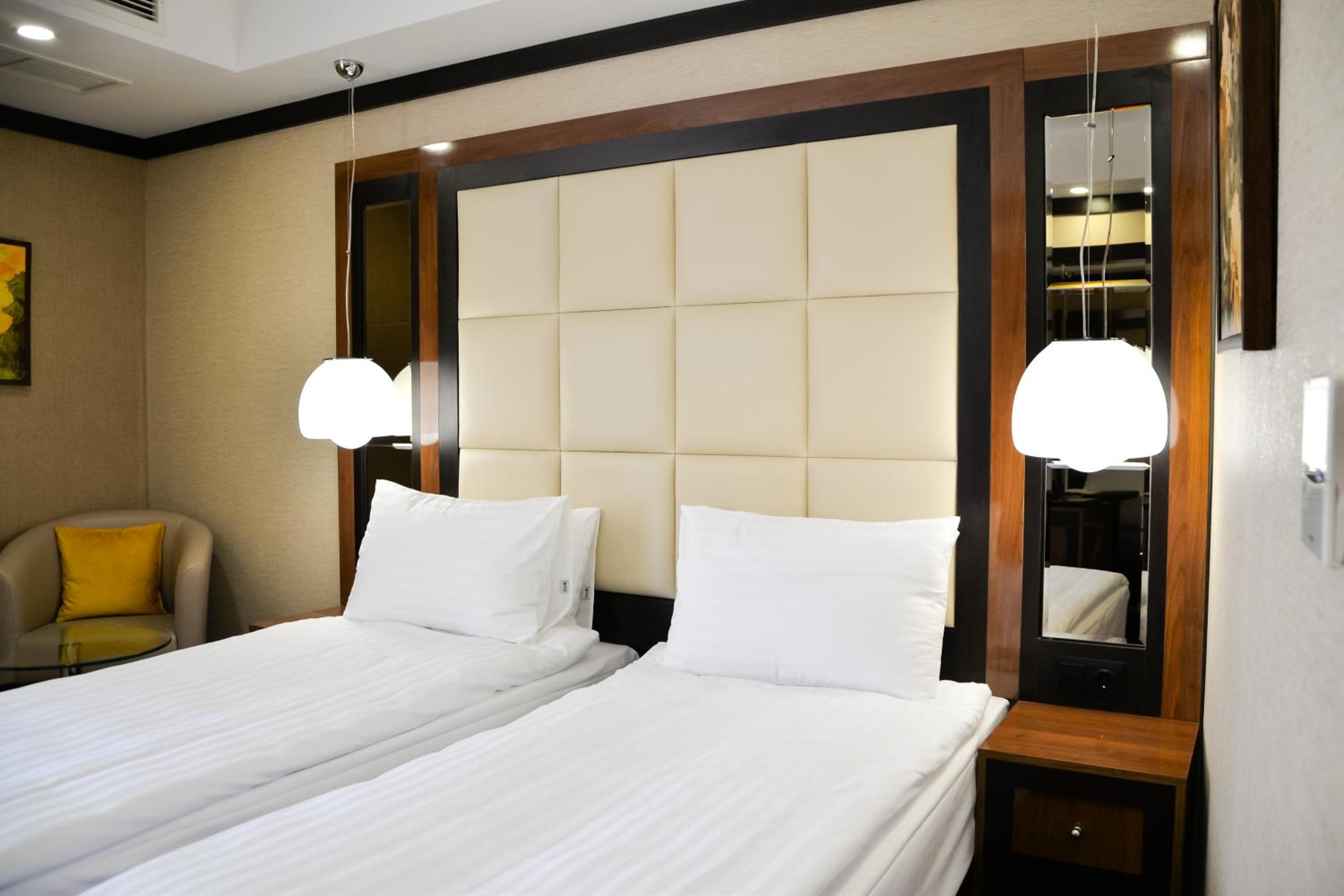 Standard Double or Twin Room - Photo 2