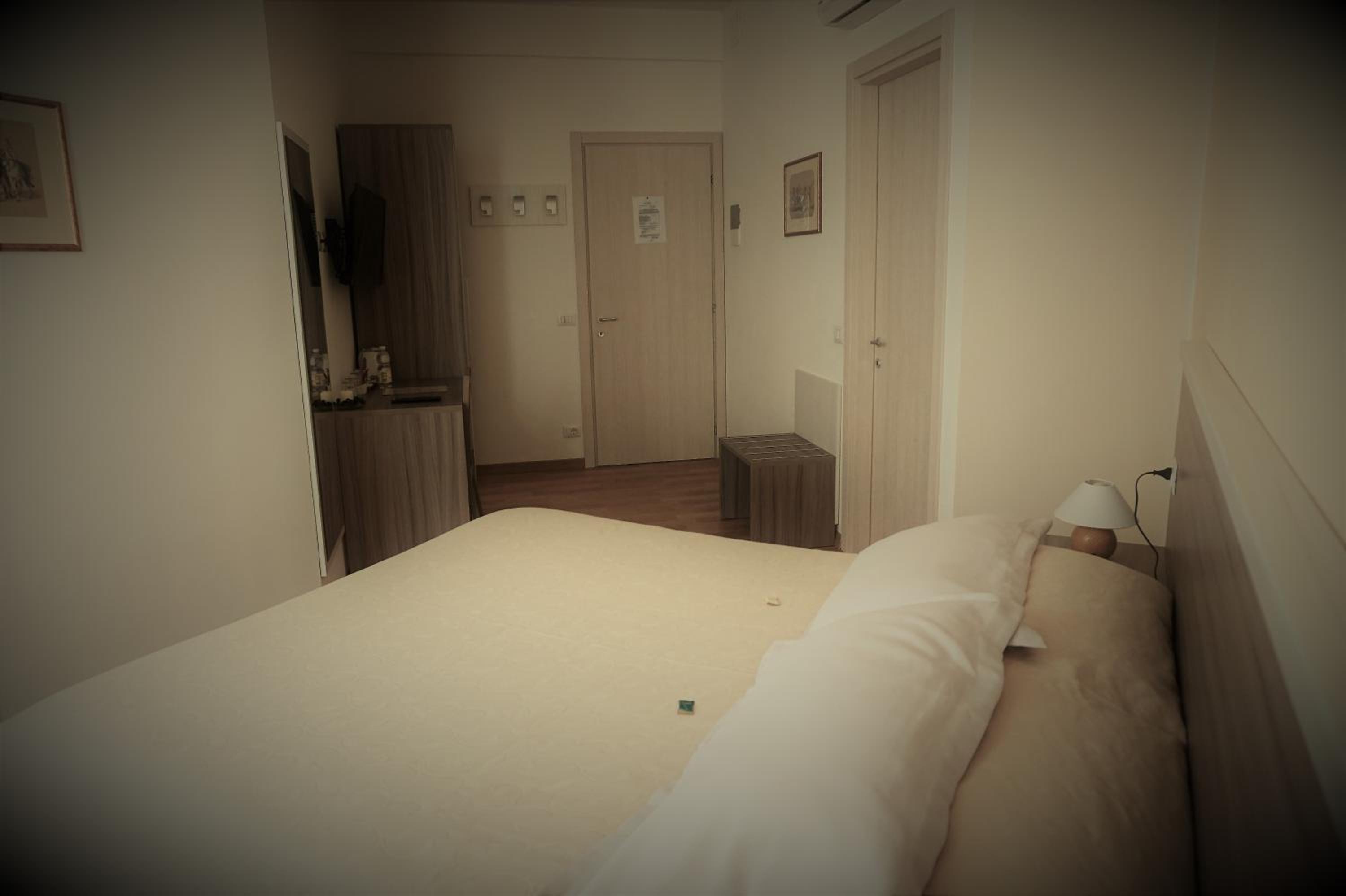 Budget Double or Twin Room with Garden View - Photo 9