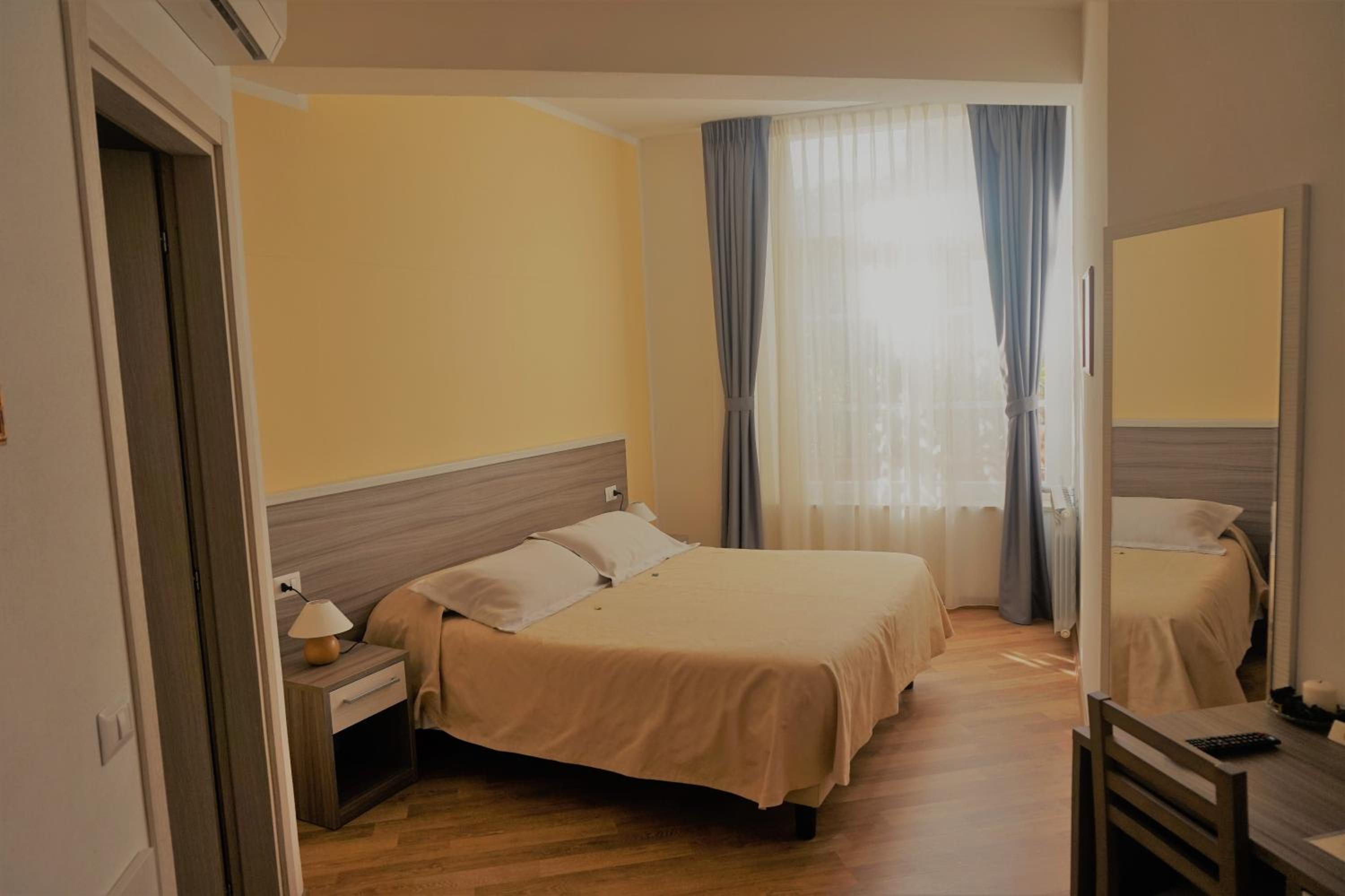Budget Double or Twin Room with Garden View - Photo 10