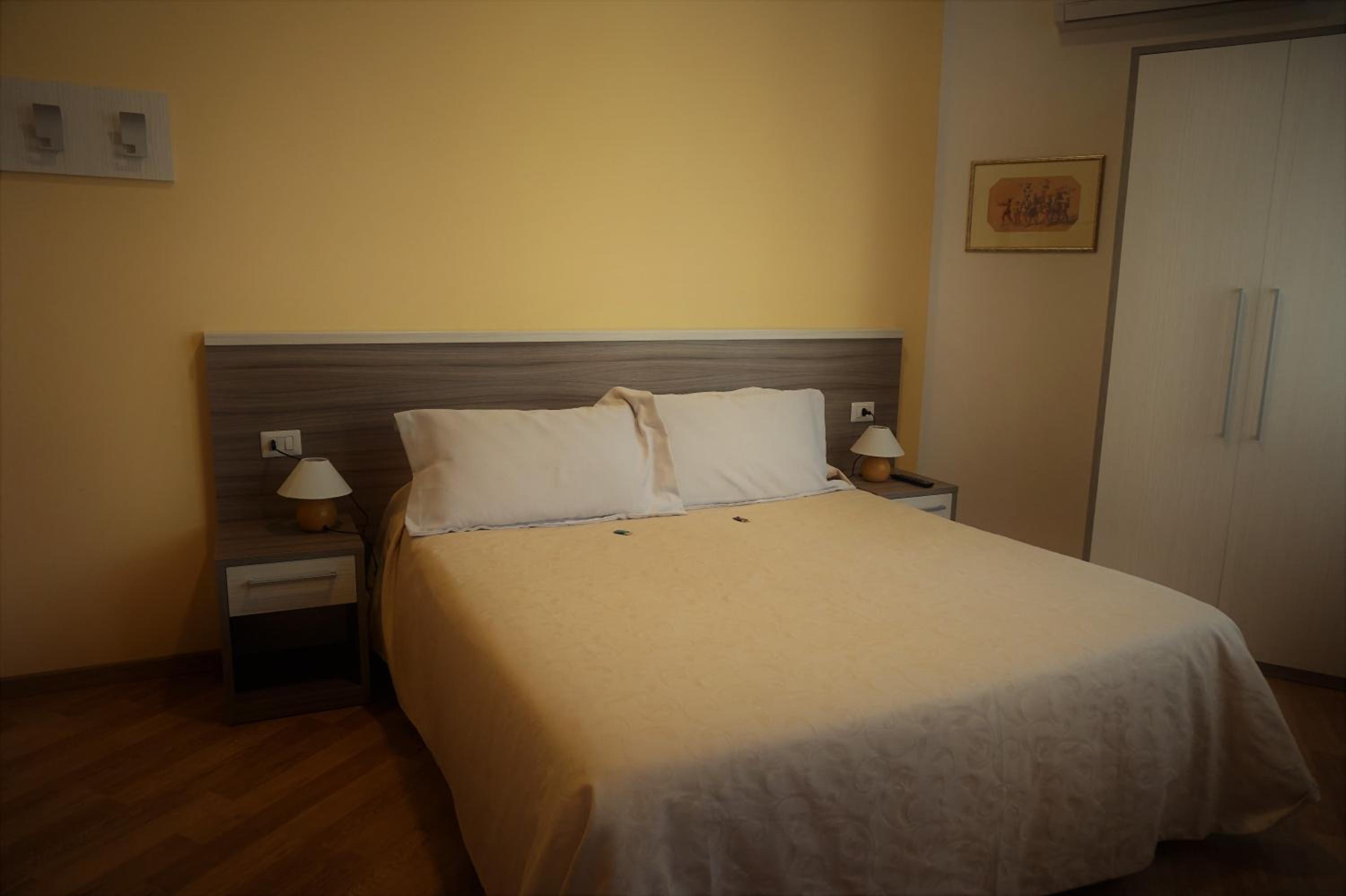 Budget Double or Twin Room with Garden View - Photo 11
