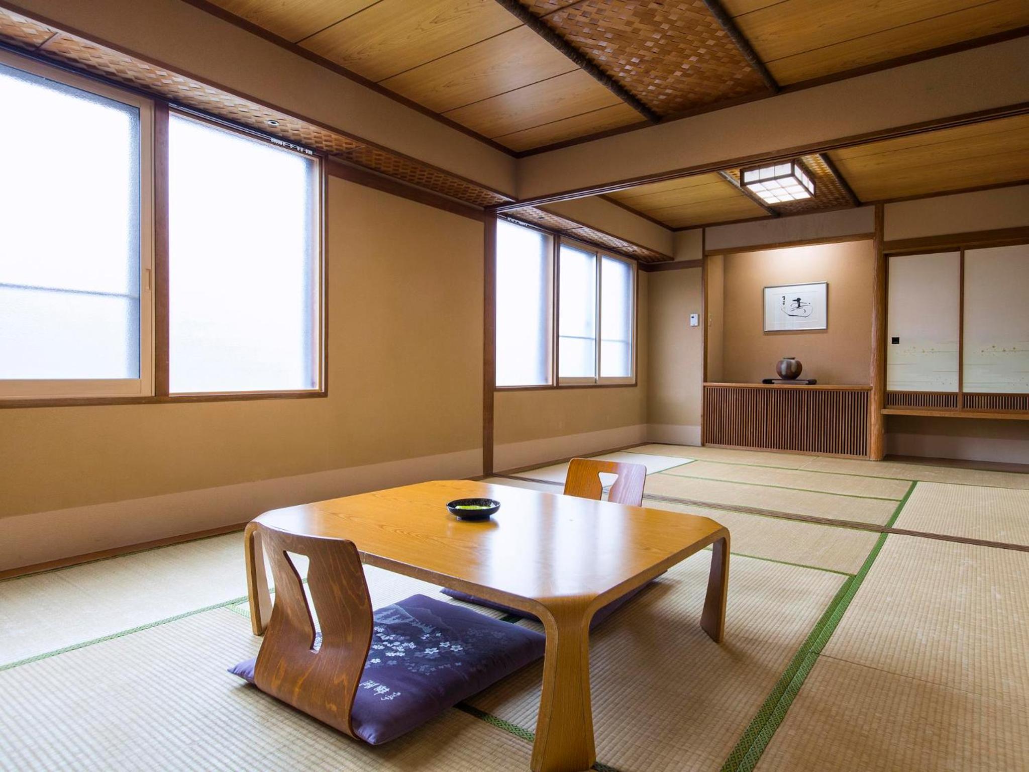 Japanese-Style Room with Mountain View(Buffet Dinner & Breakfast Included) - Photo 5