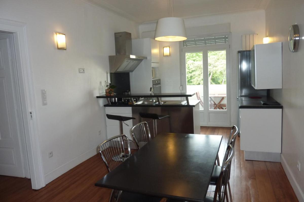 Two-Bedroom Apartment with Balcony photo 3