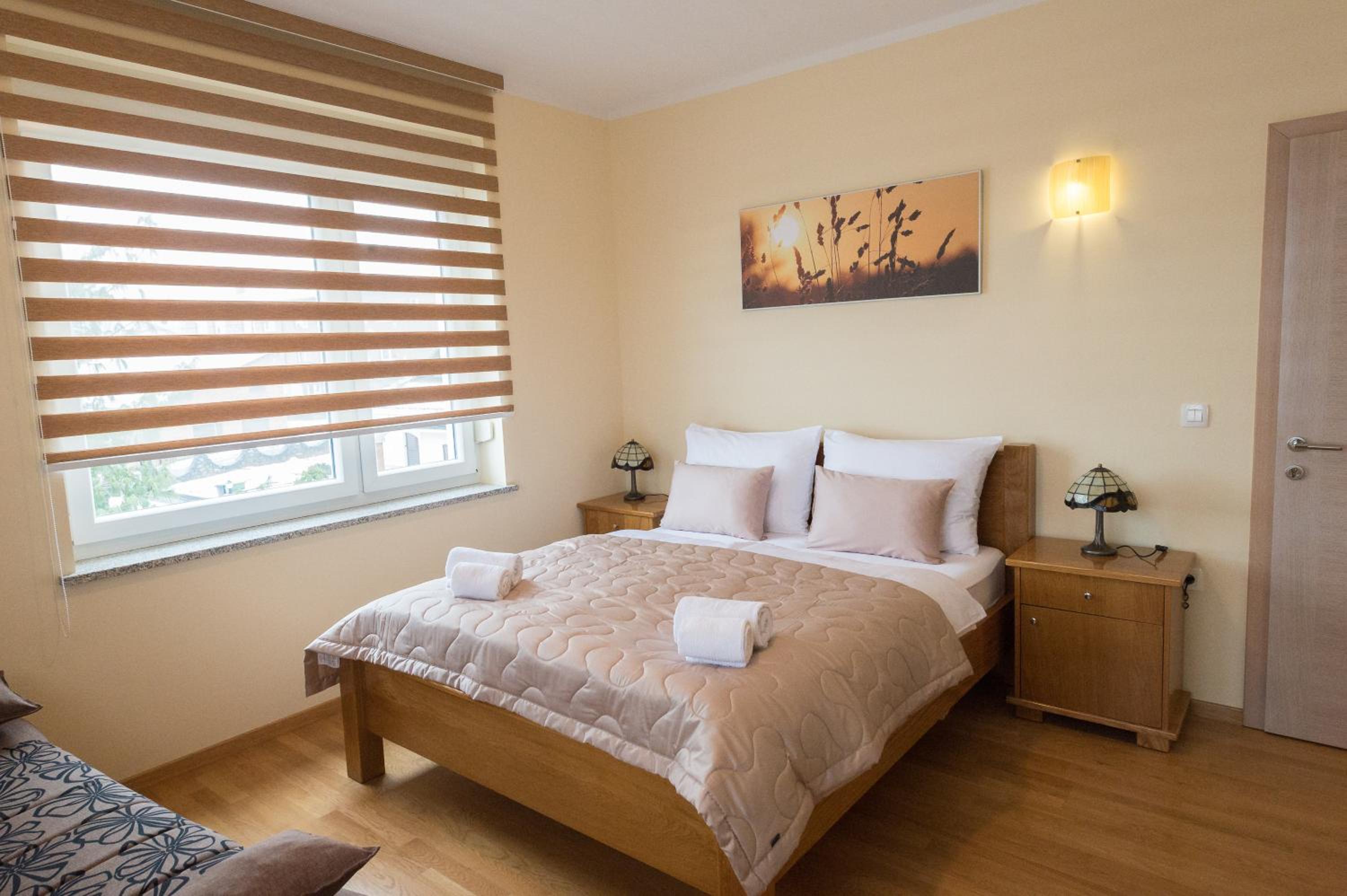 Deluxe Double or Twin Room with City View - Photo 4