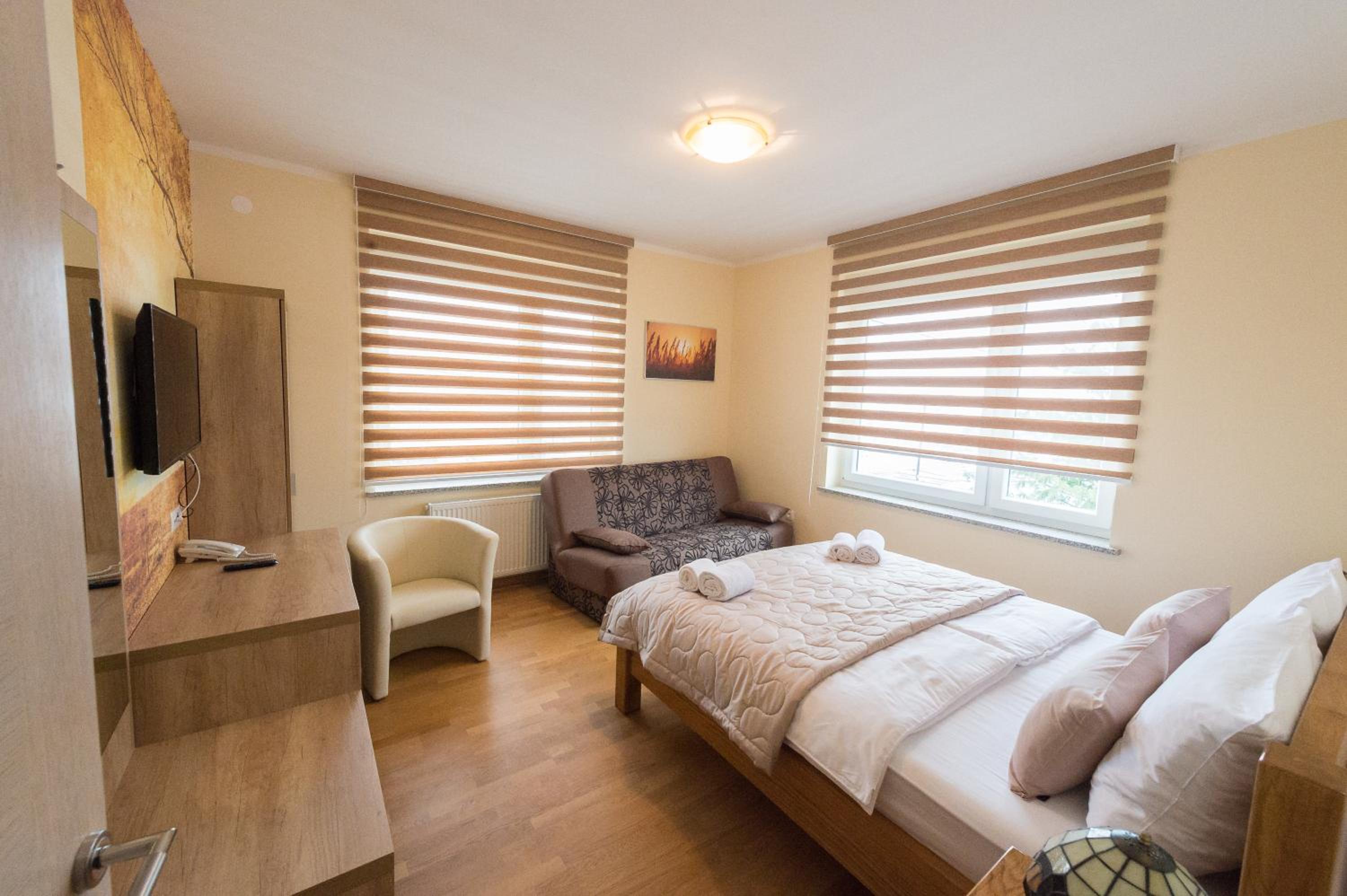 Triple Room with Bathroom - Photo 1