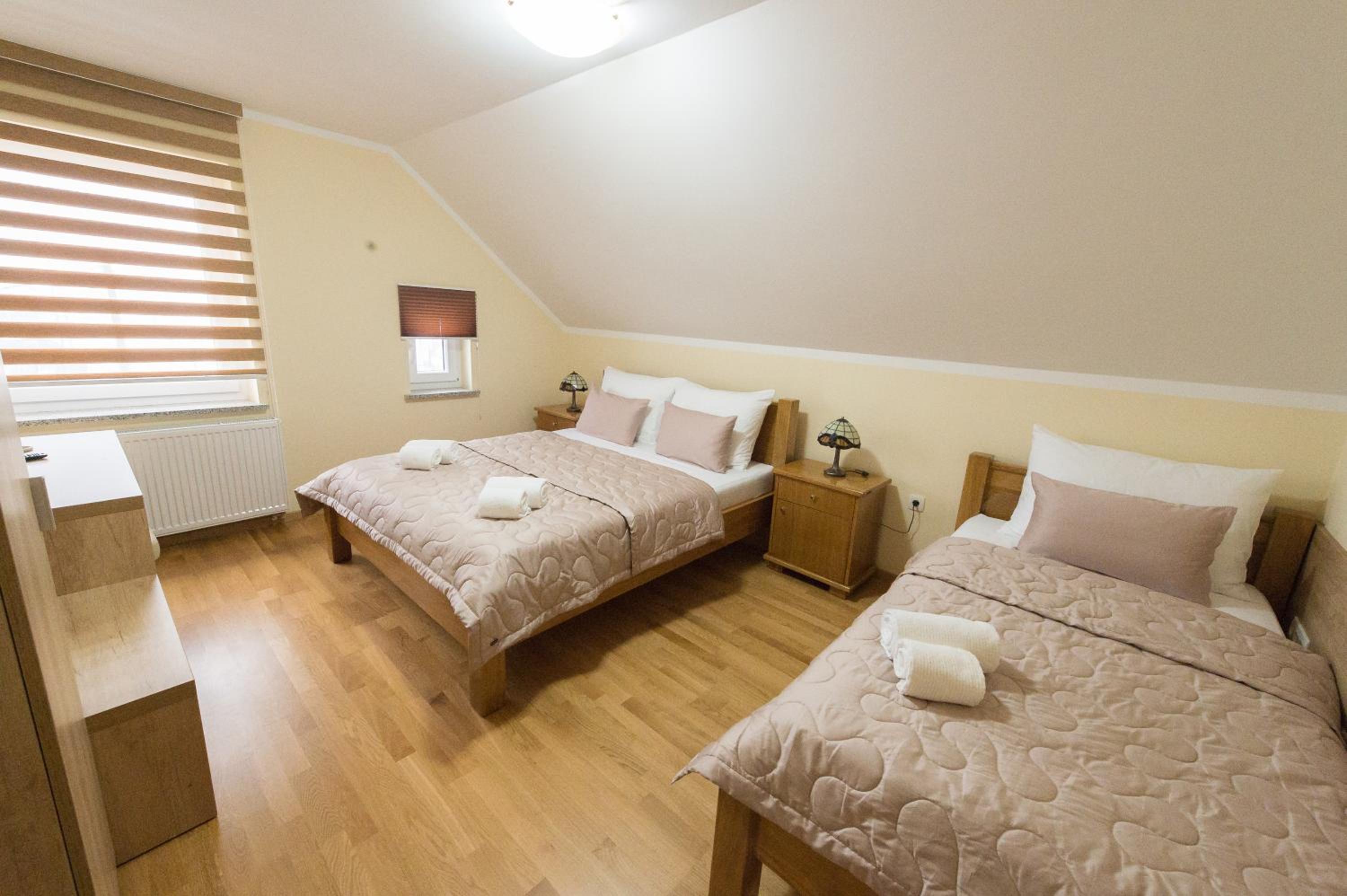 Triple Room with Bathroom - Photo 2