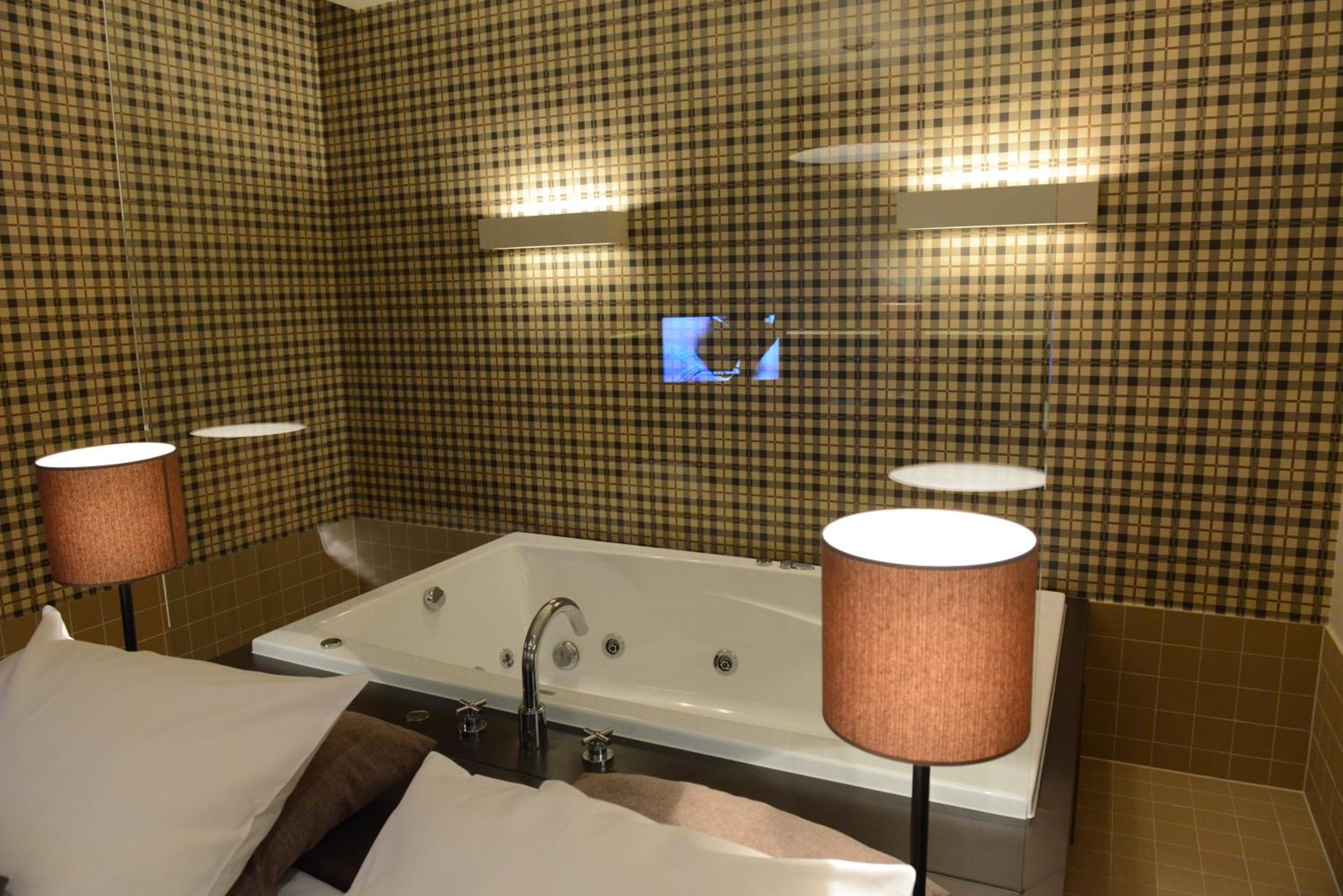 Double Room with Spa Bath photo 3