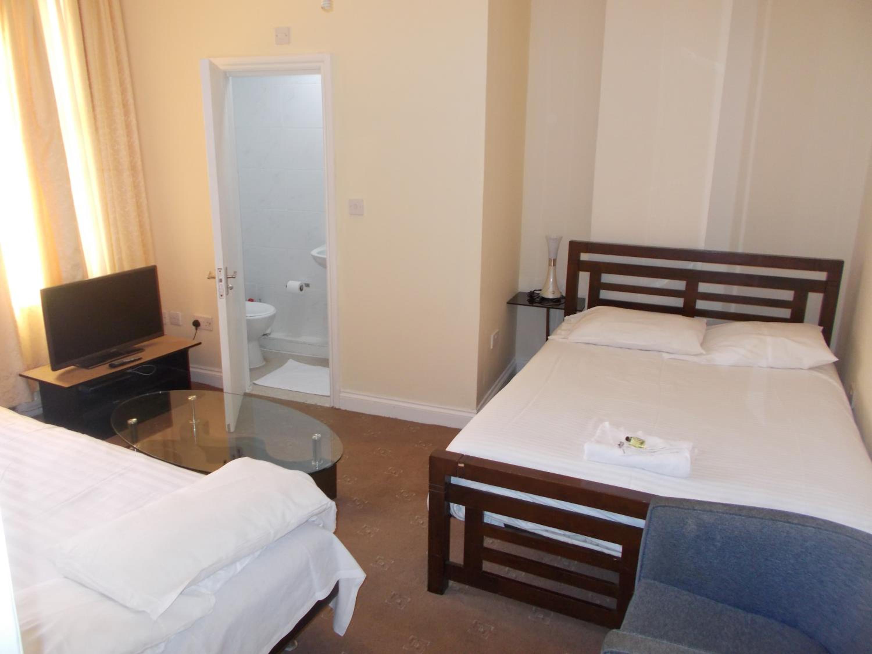 Superior Studio Room with Private Bathroom photo 3