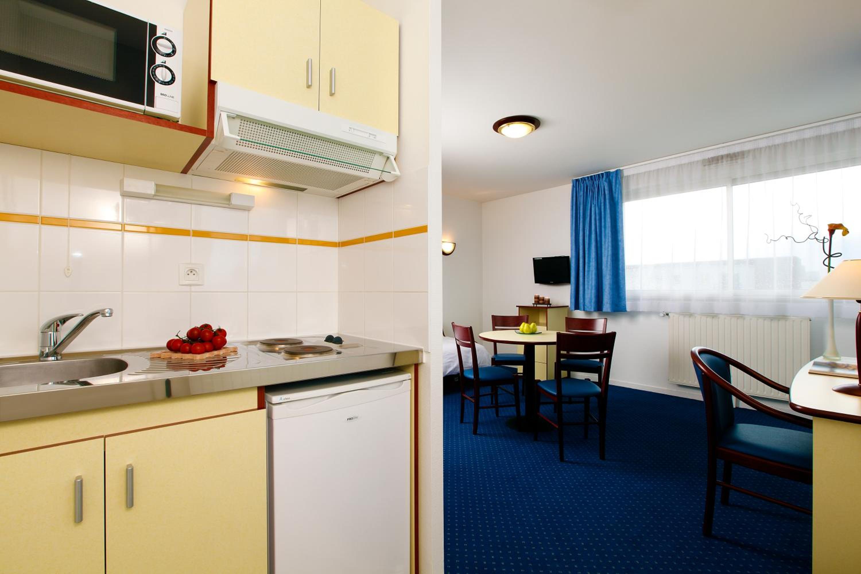 Apartment - Photo 2