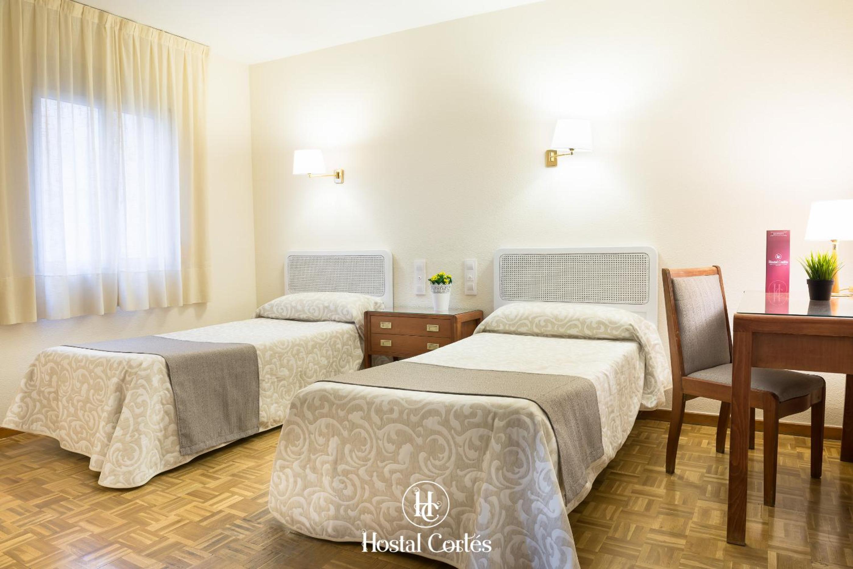 Twin Room - Photo 2