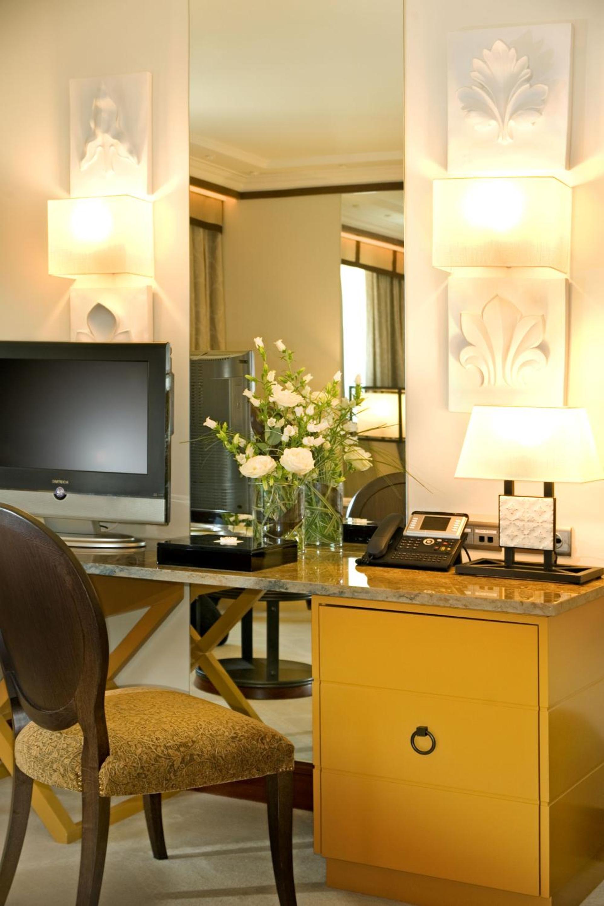 Deluxe Room - Photo 2