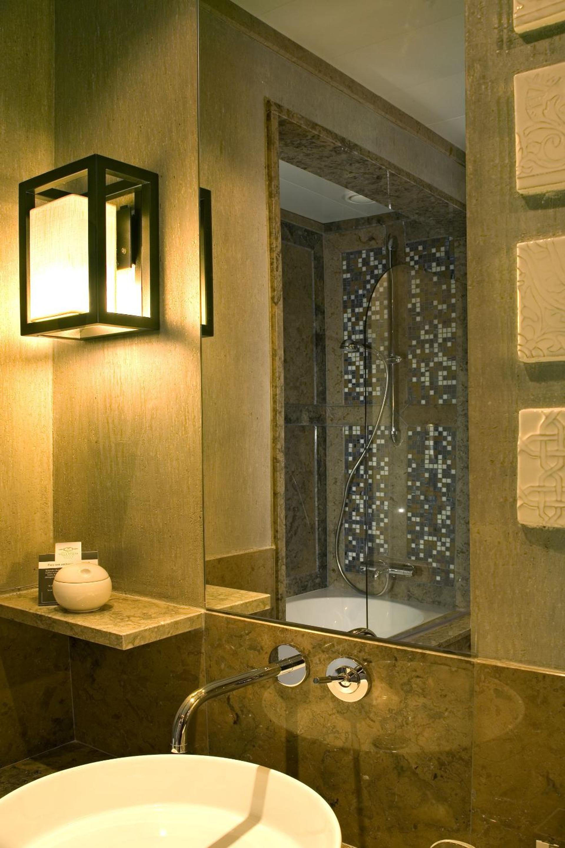 Deluxe Double Room with Sea View - Photo 5
