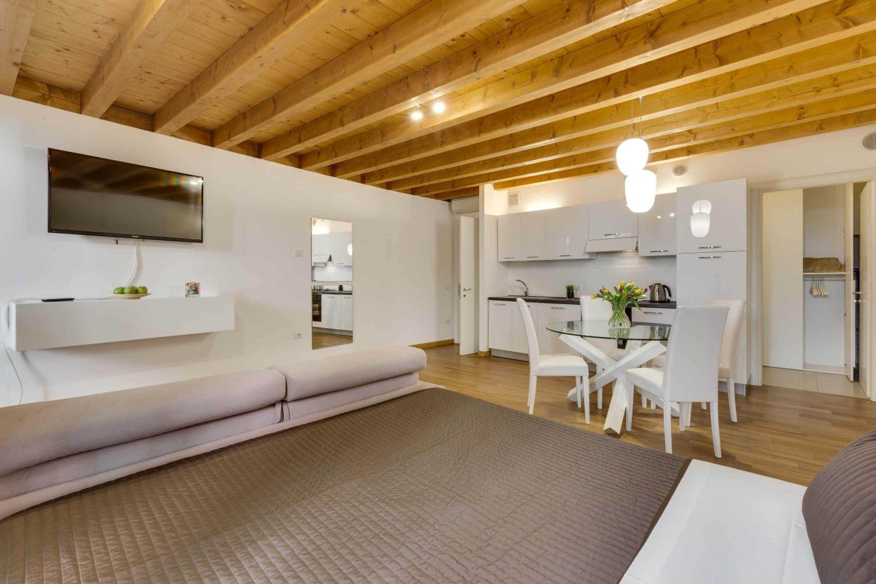 Studio Apartment  Via Dell'arco 24