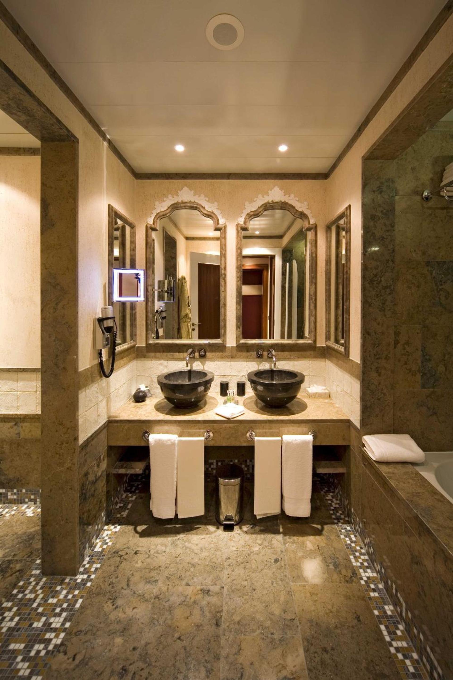 Suite - Photo 2