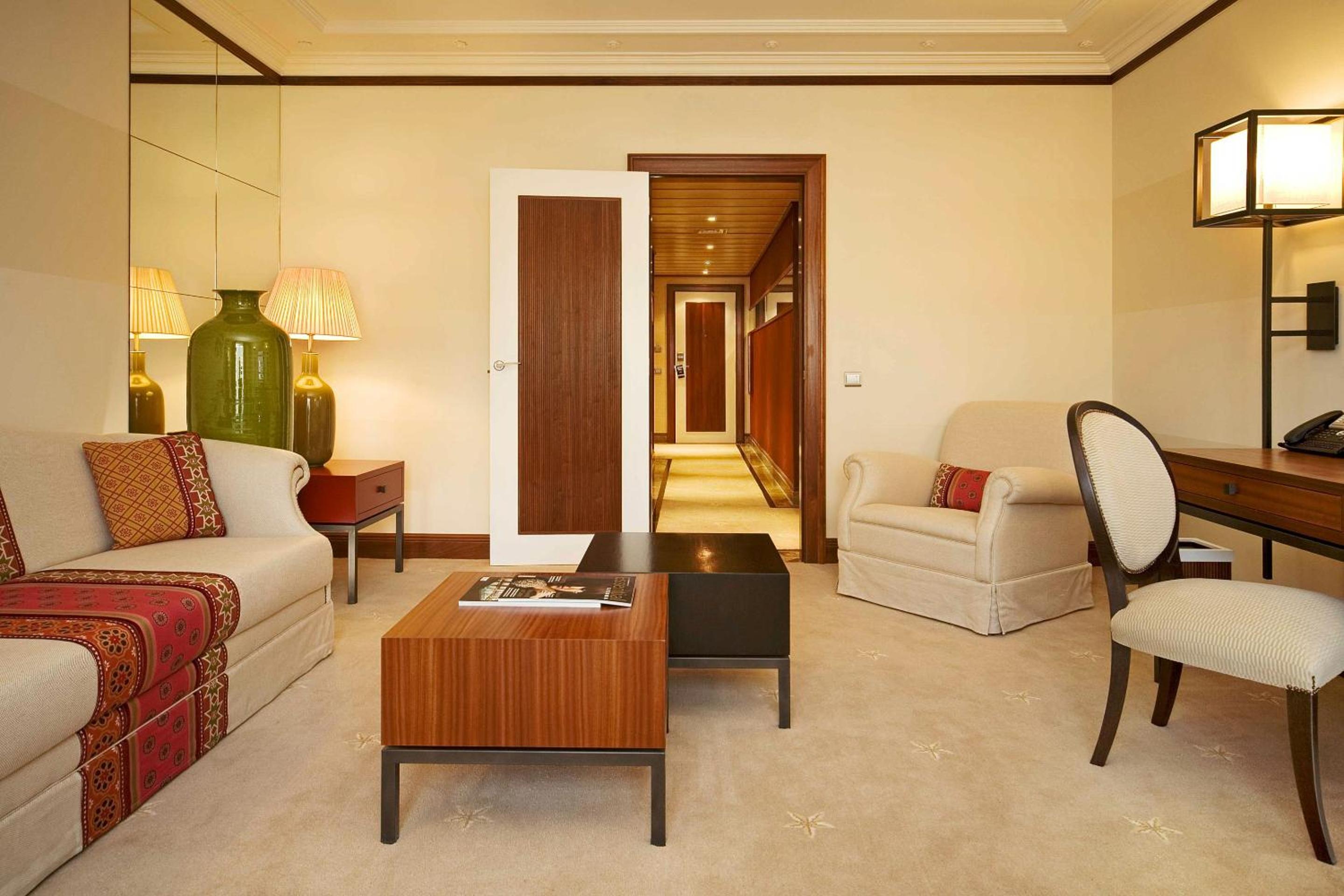 Suite - Photo 3