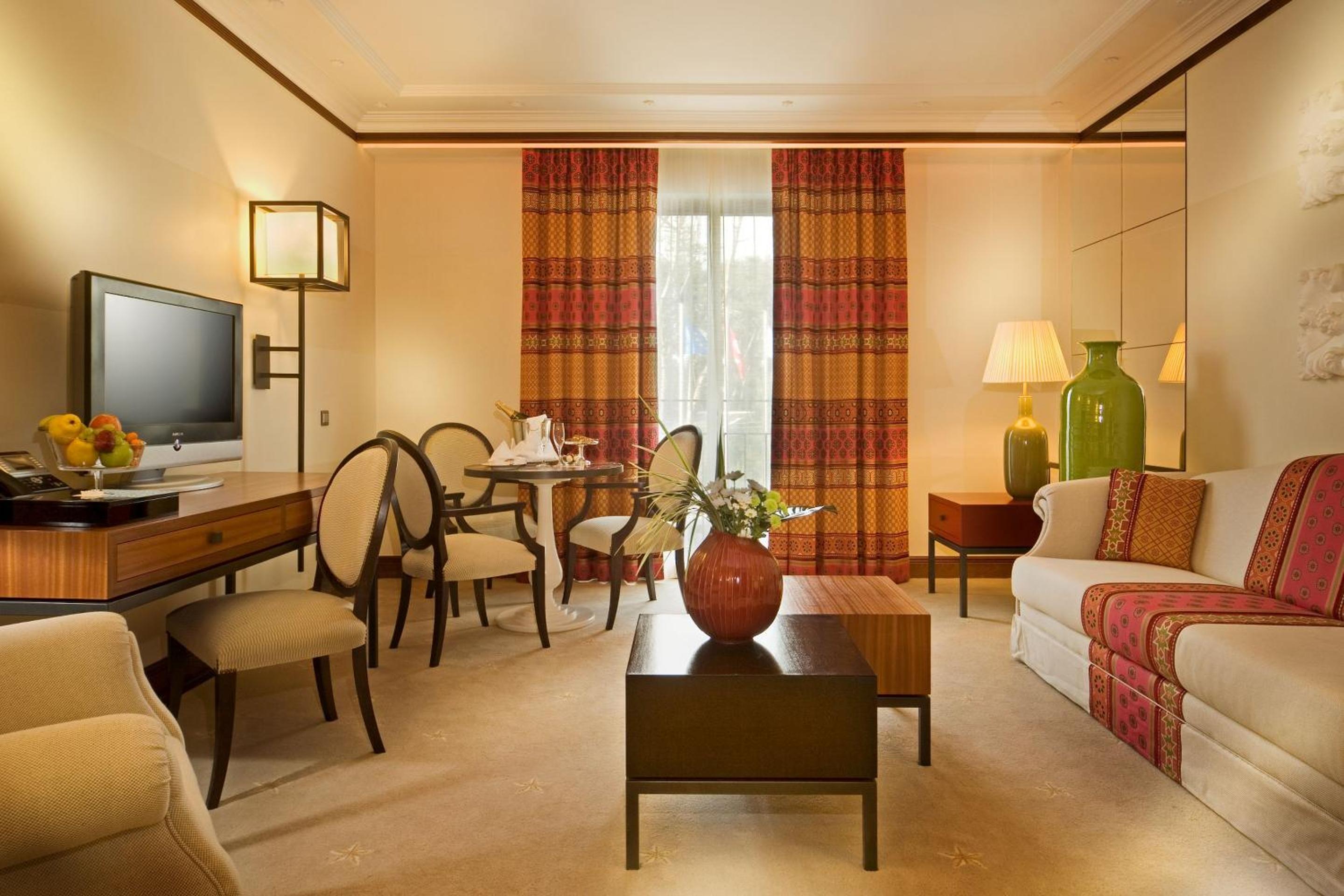 Suite - Photo 9