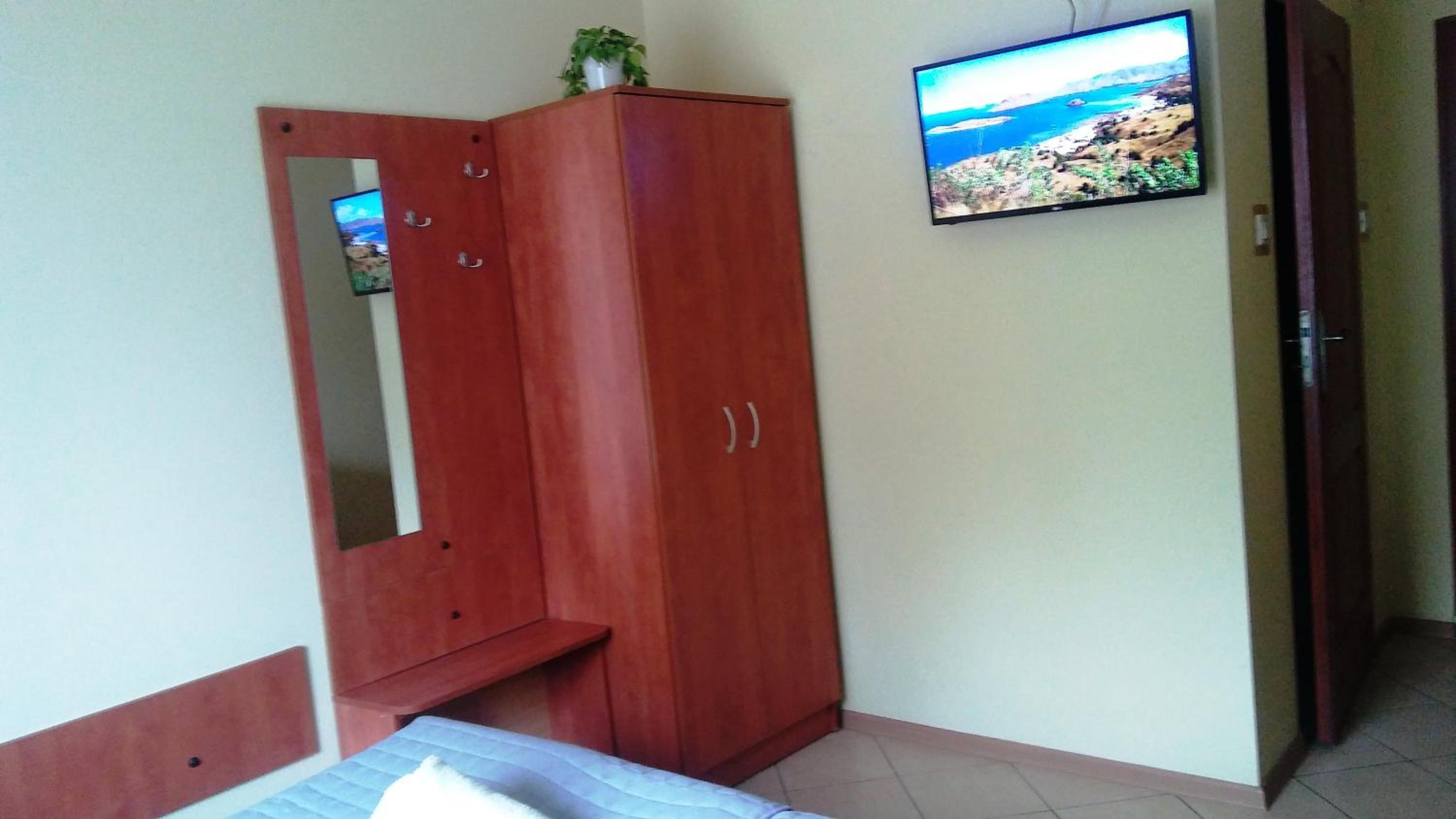 Double or Twin Room - Photo 7