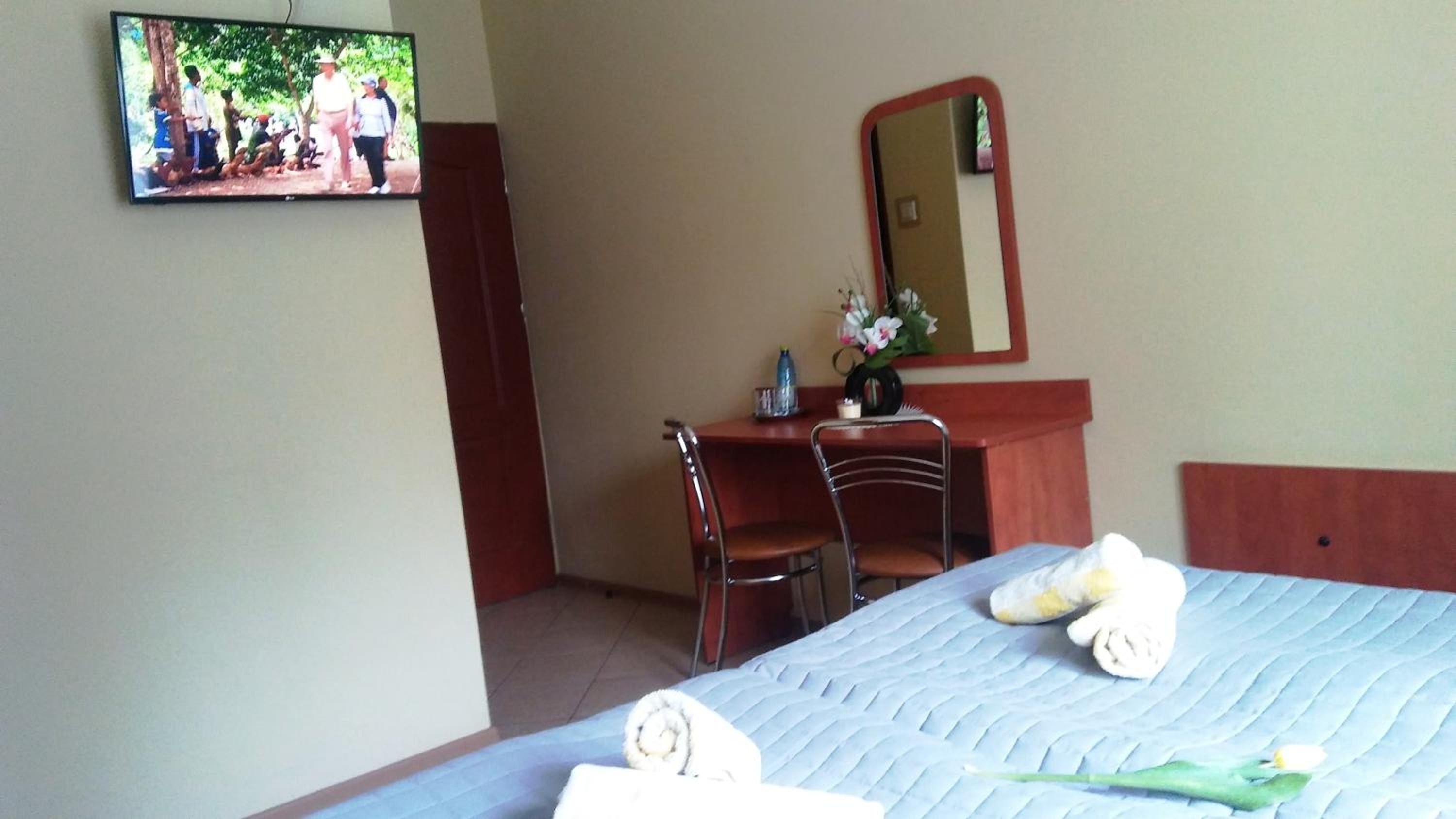 Double Room - Photo 9