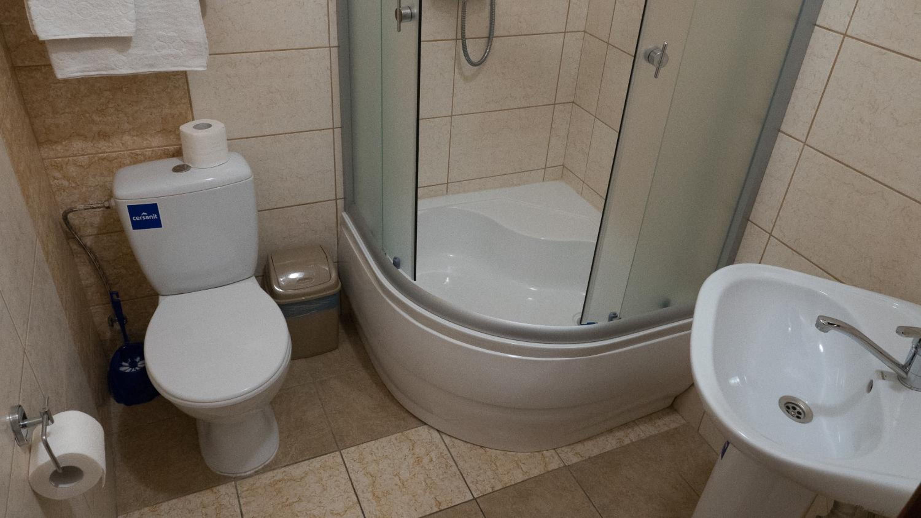 Family Room with Shower photo 2
