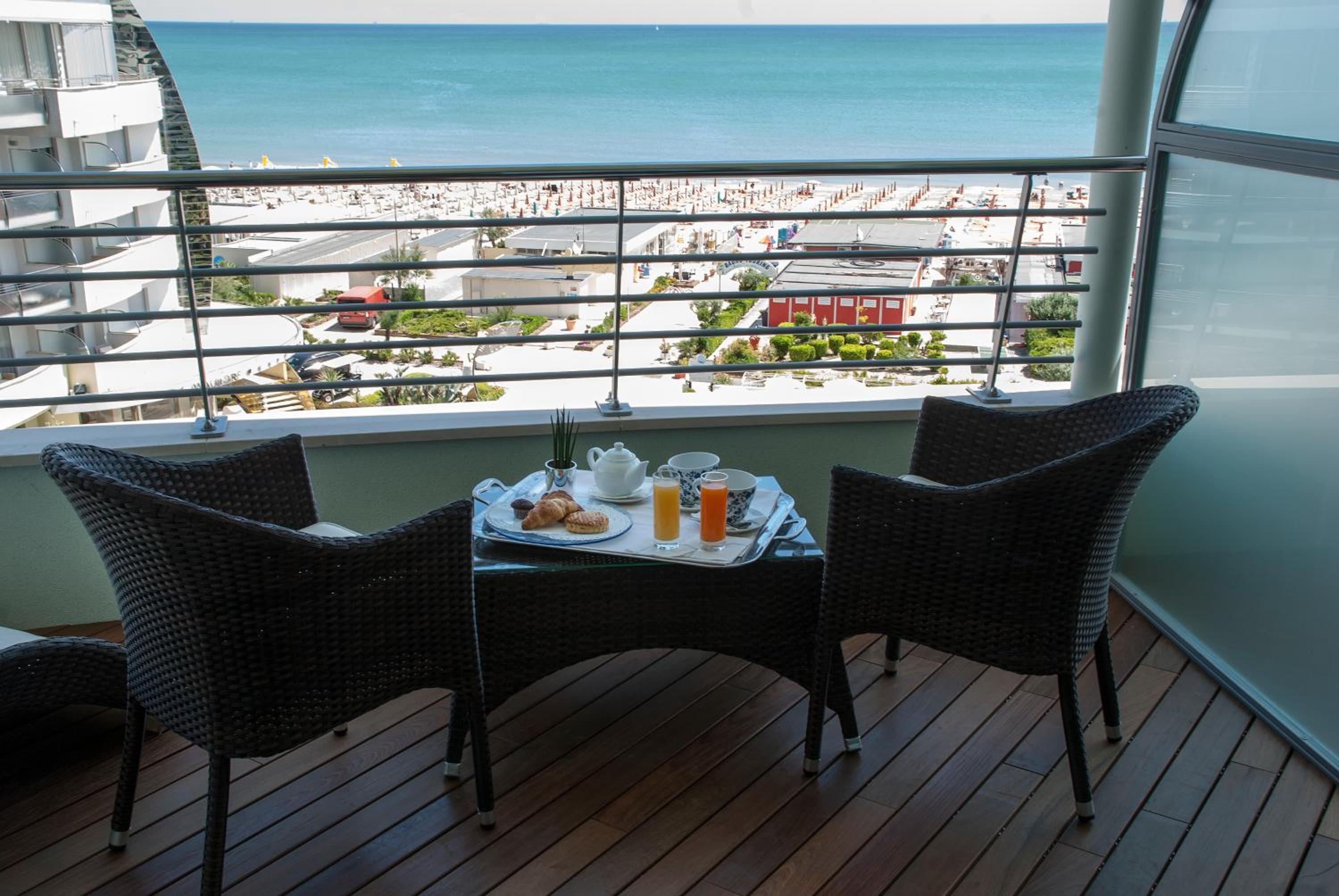Executive Double Room with Sea View - Photo 9