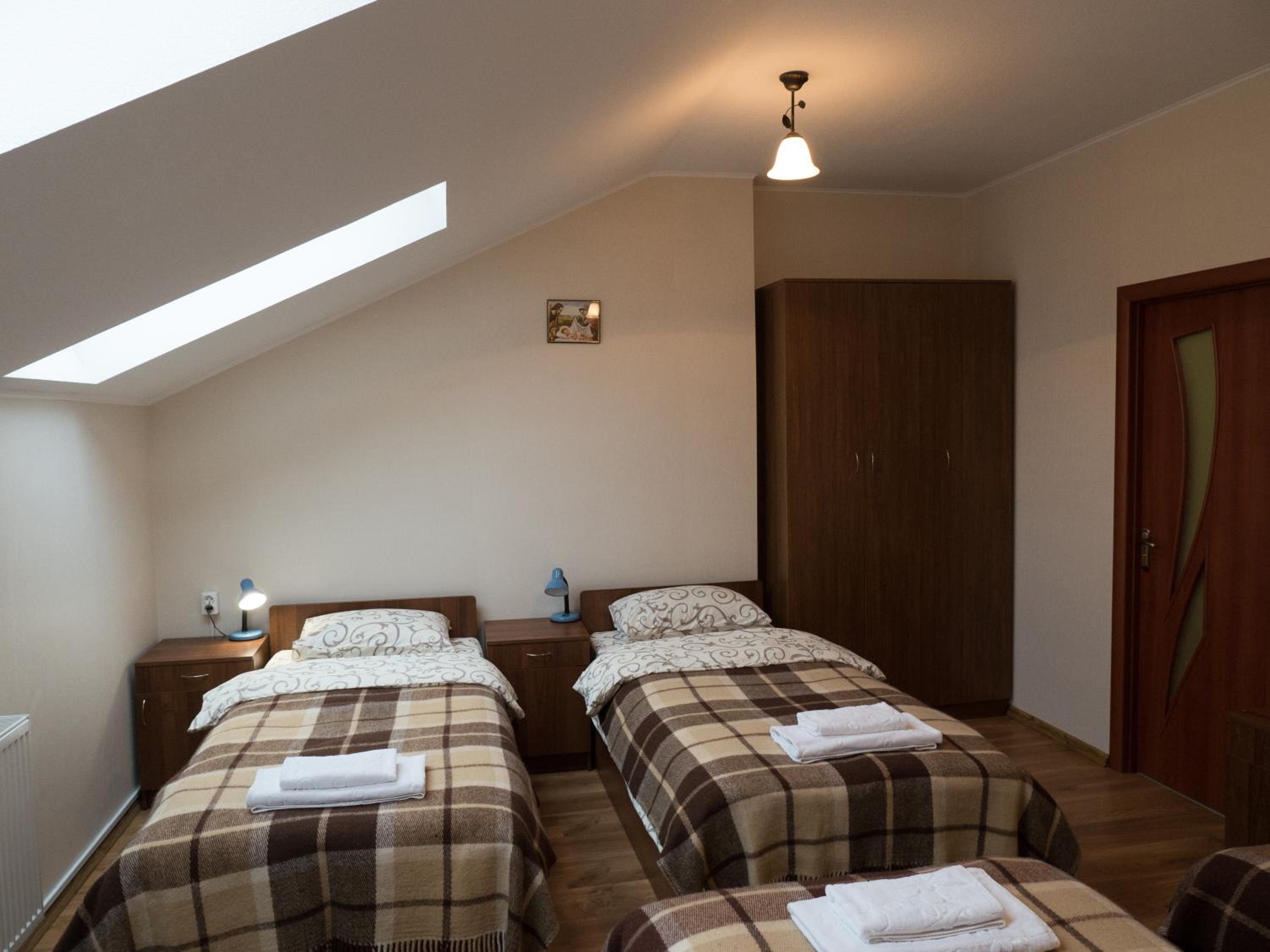 Bed in 5-Bed Dormitory Room photo 1