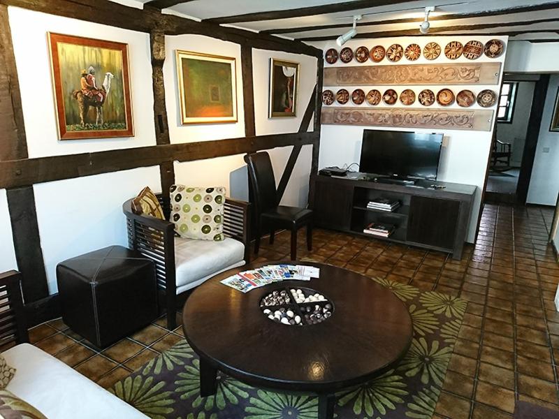 Three-Bedroom Apartment - Photo 9