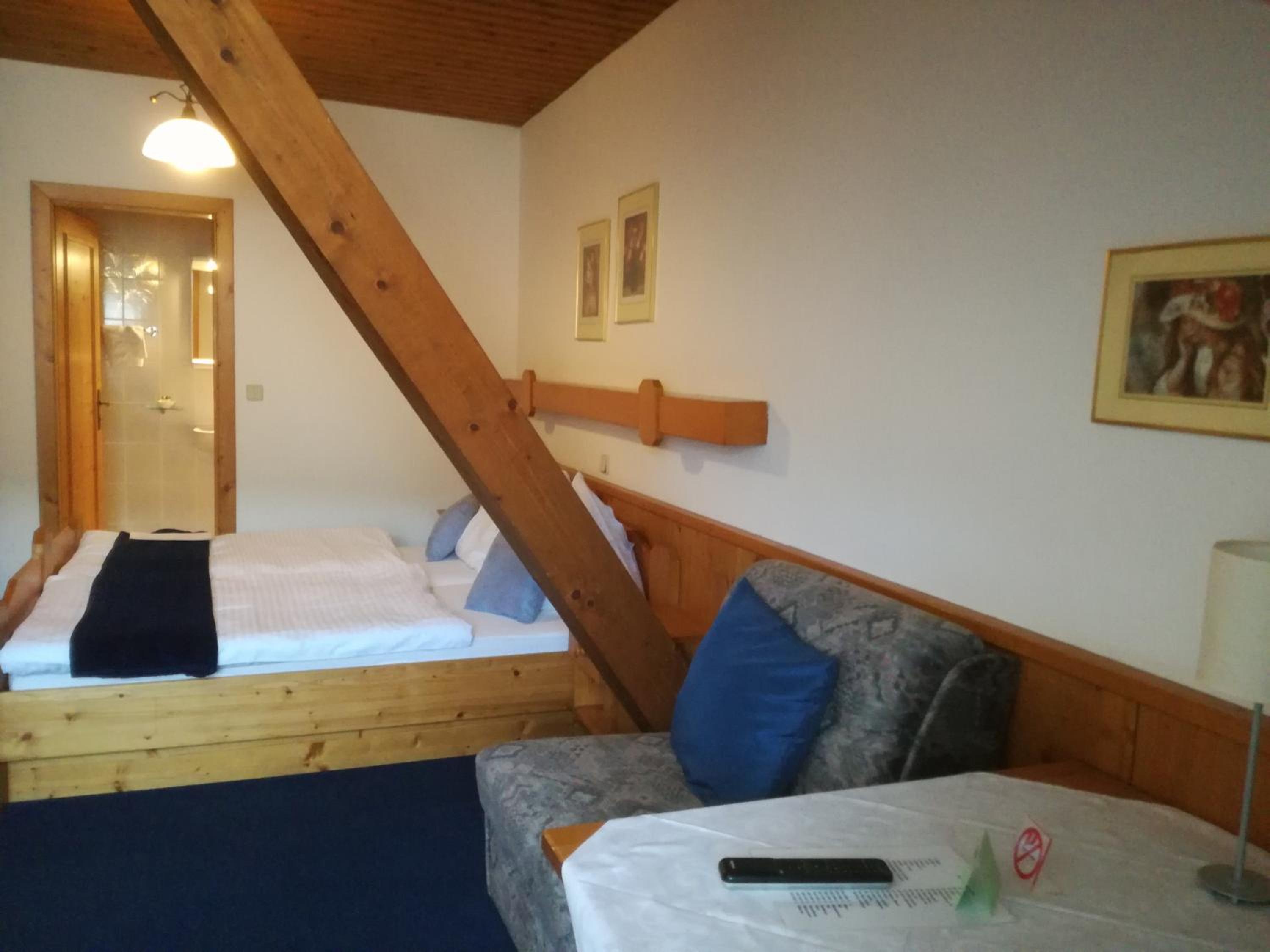 Standard Double Room - Photo 3