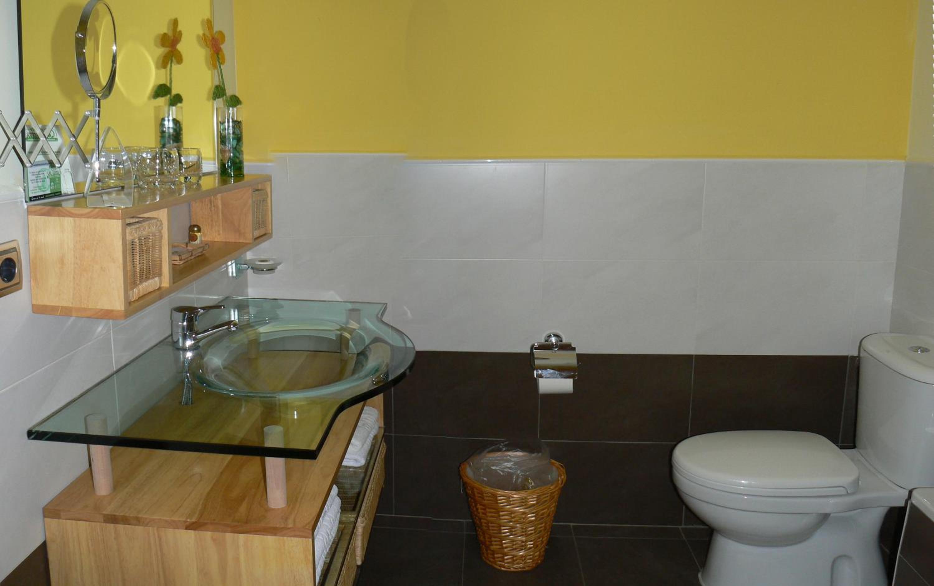 Quadruple Room with Private Bathroom - Photo 16