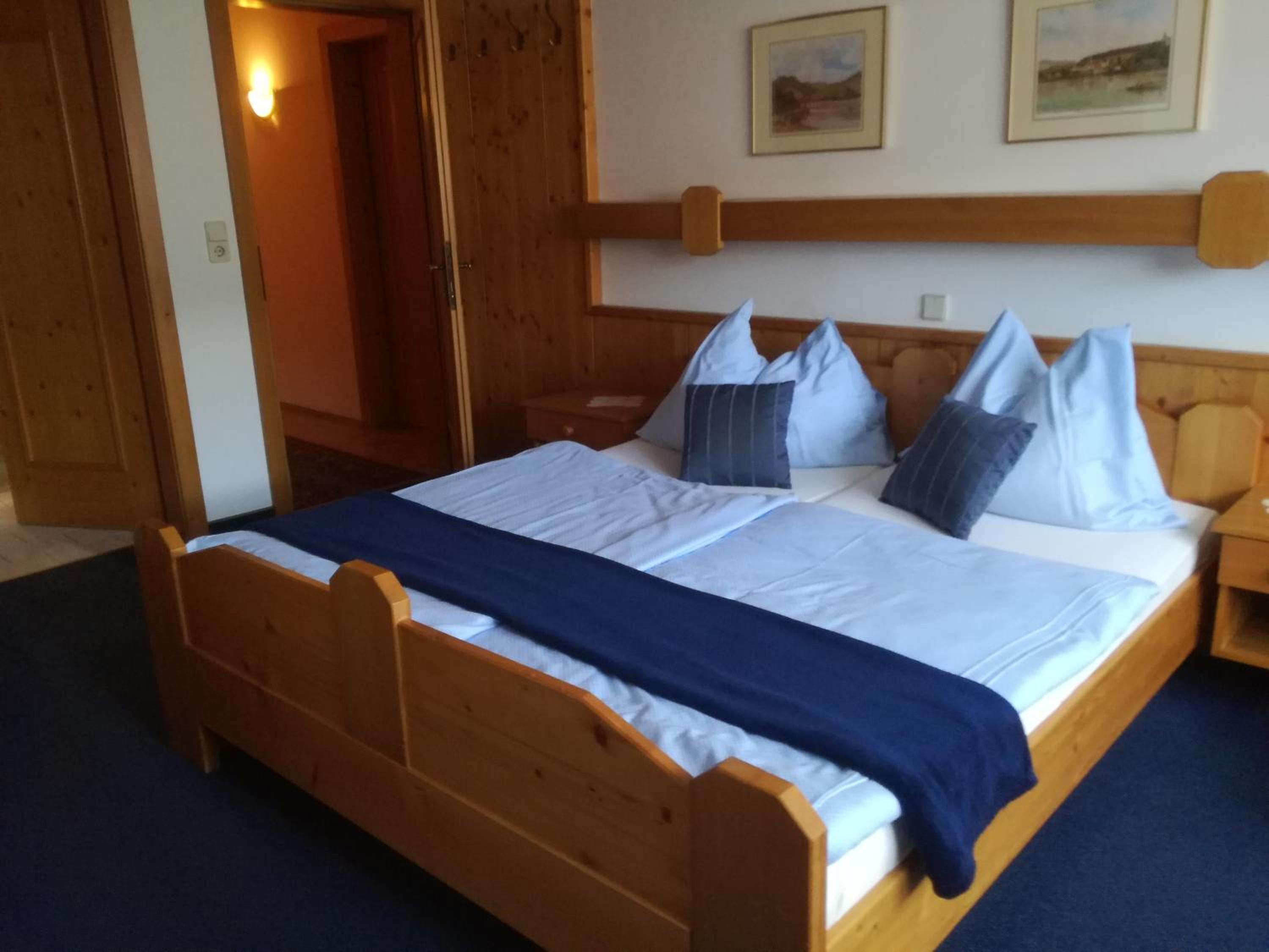 Standard Double Room - Photo 7