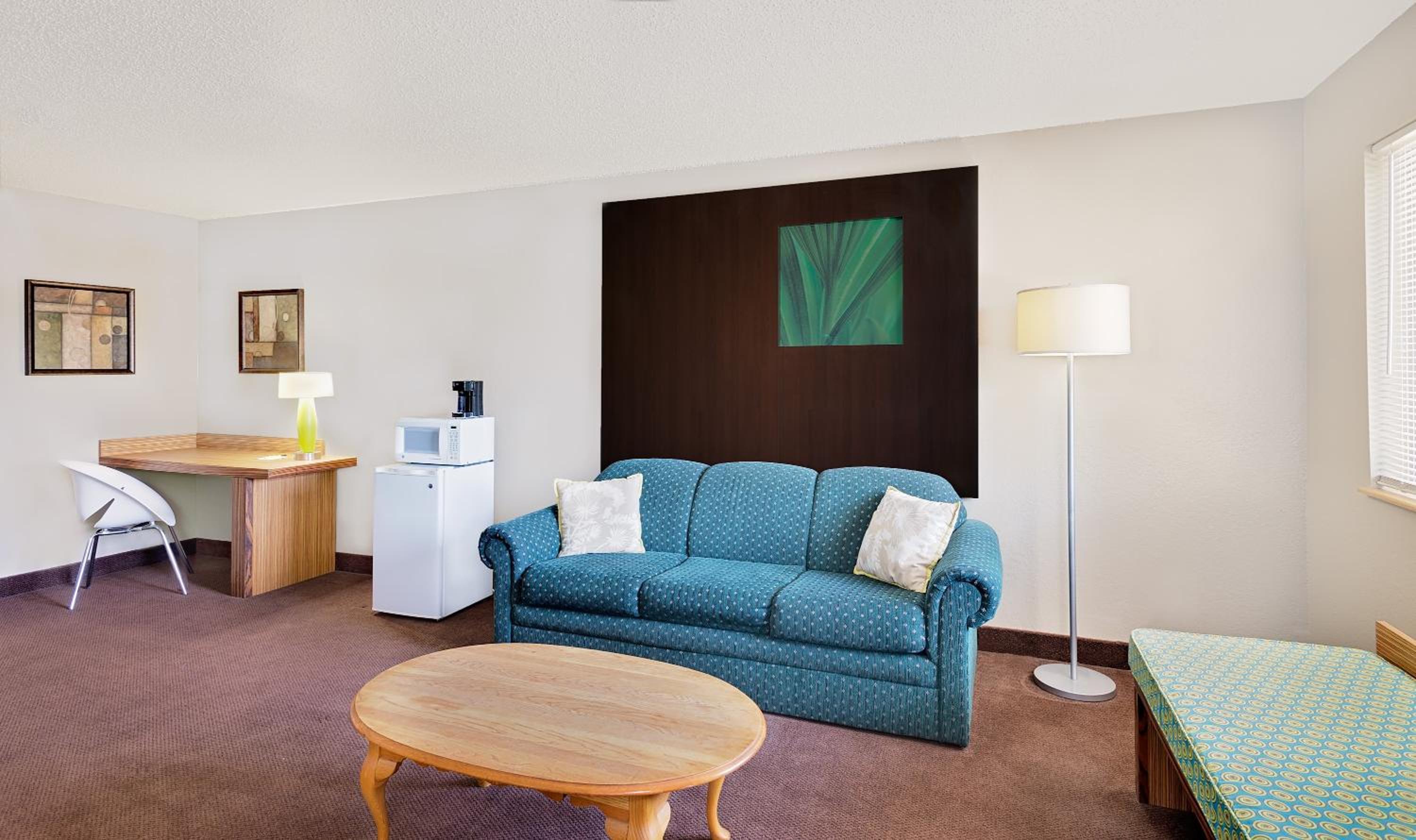 King Studio Suite - Non-Smoking - Photo 3