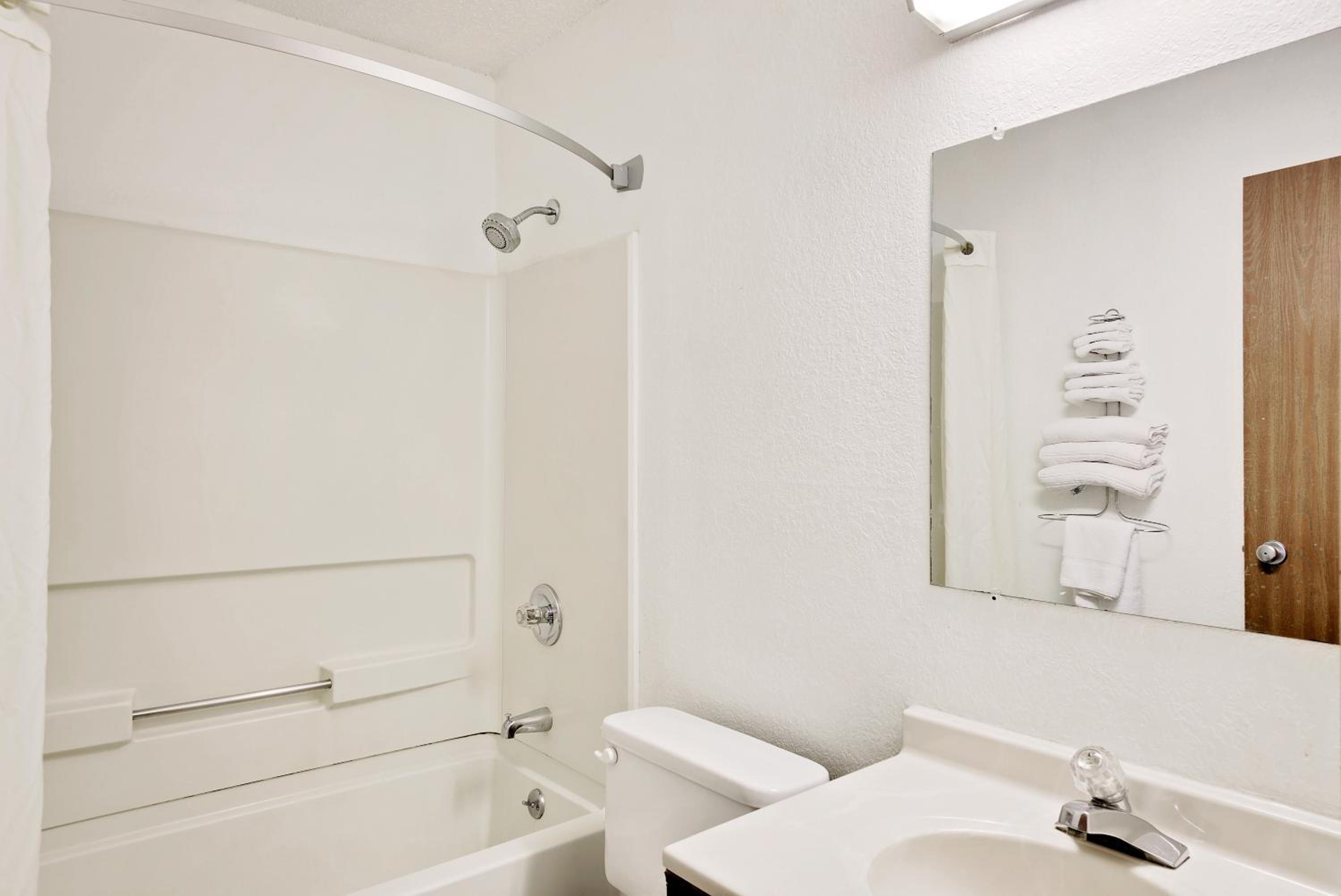 Deluxe King Studio Suite - Non-Smoking - Photo 3
