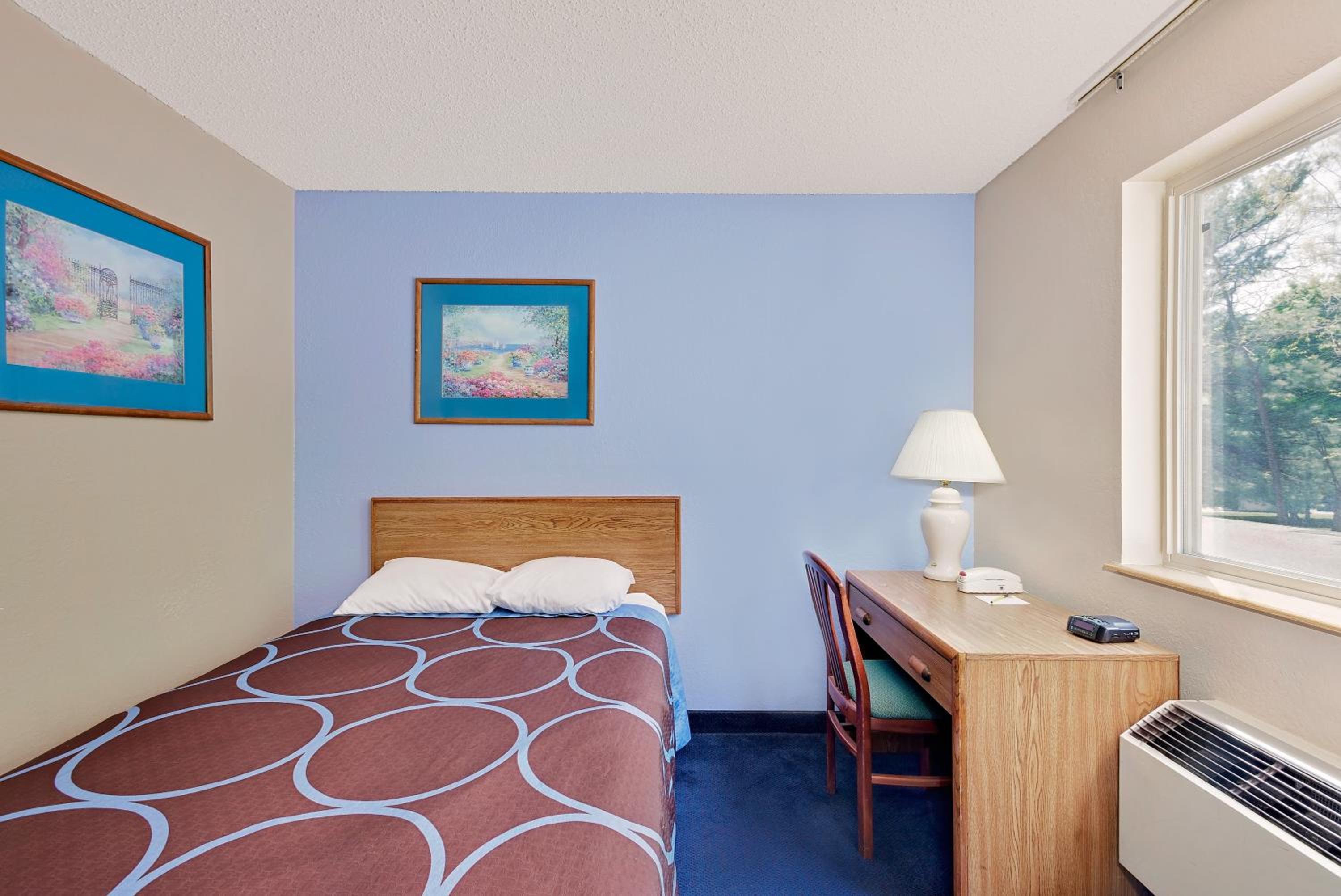 Double Room with Bath Tub - Mobility/Hearing Accessible - Non-Smoking - Photo 3