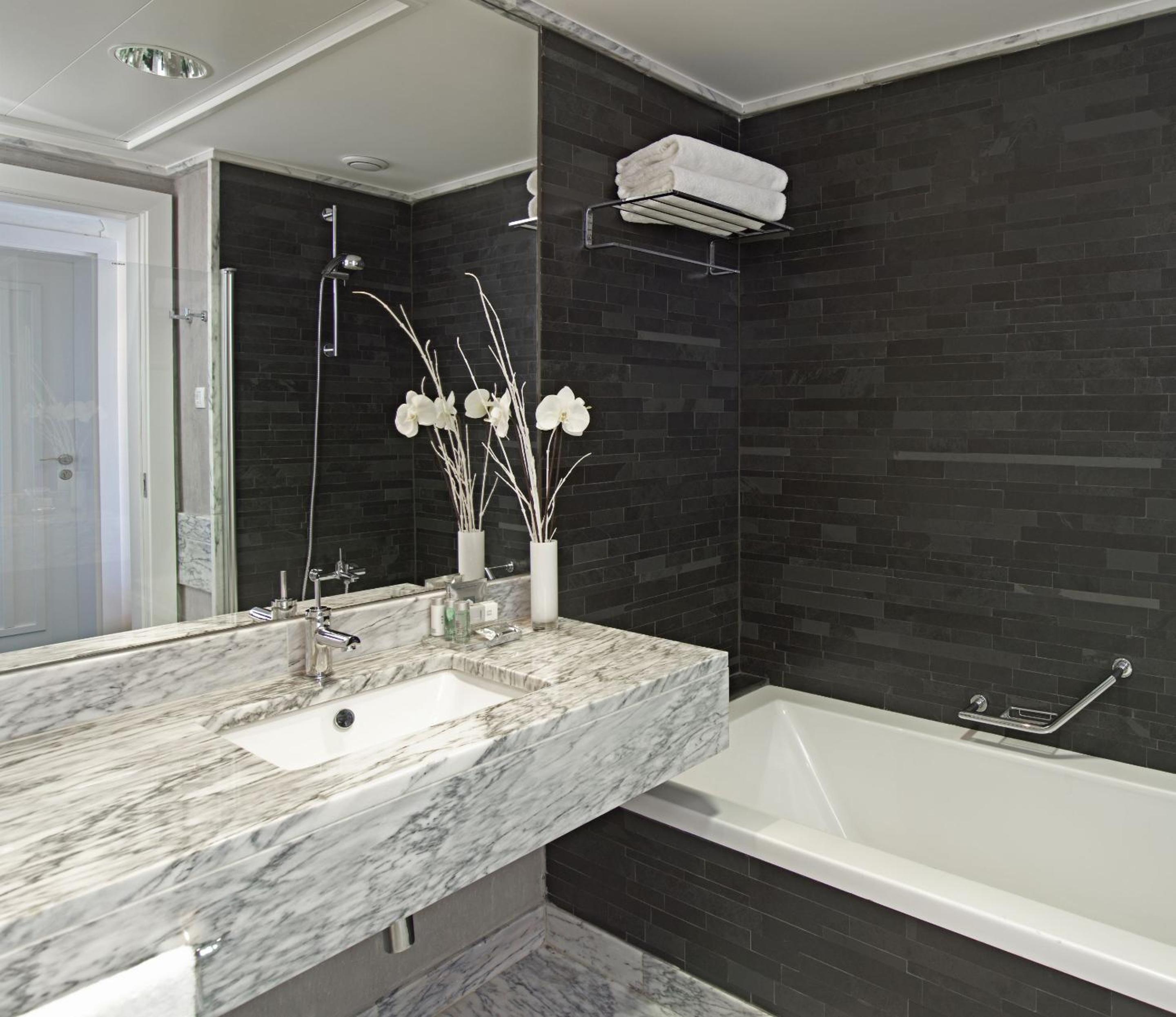 Double or Twin Room - Photo 4