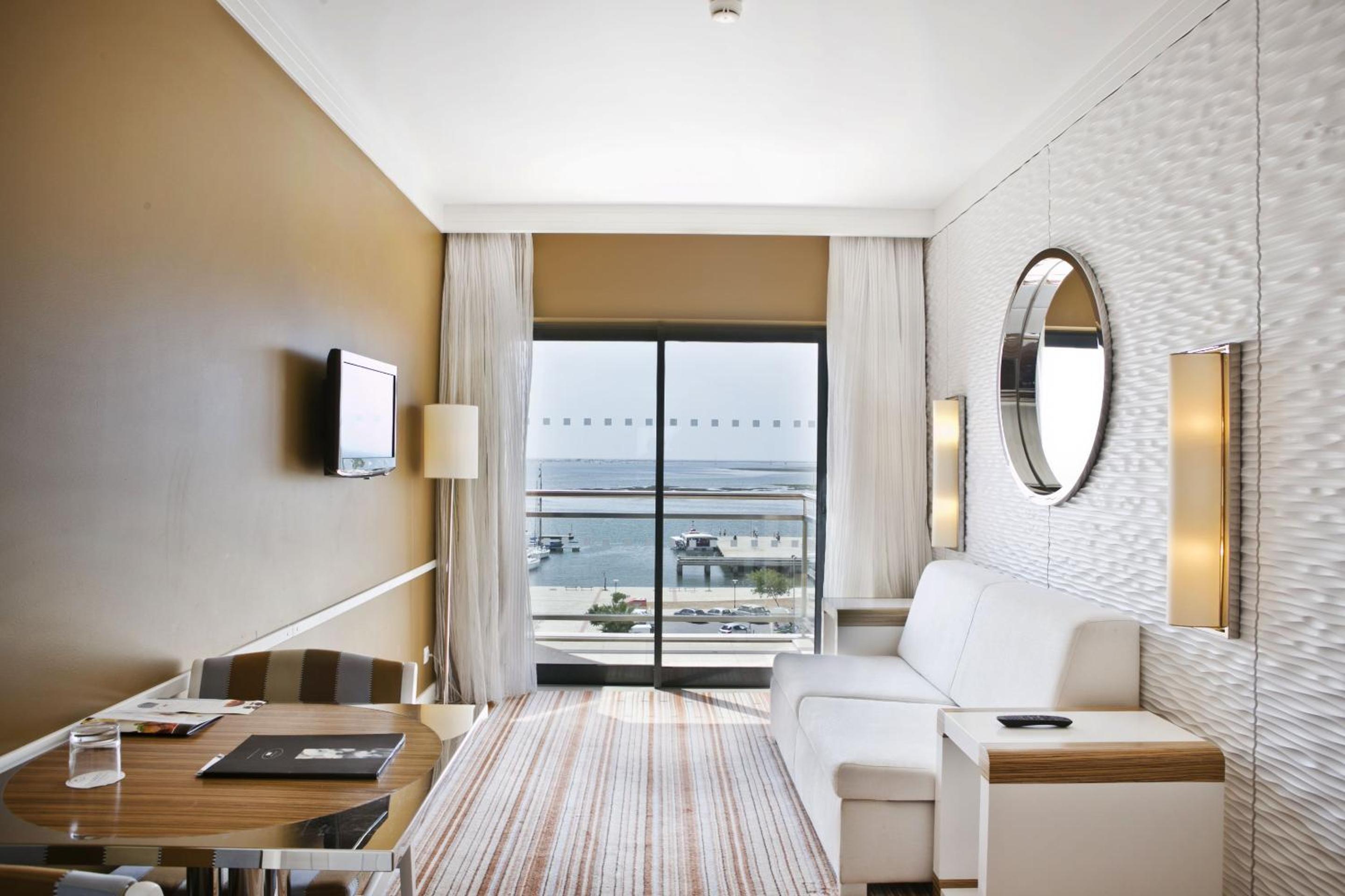Suite with Sea View - Photo 6