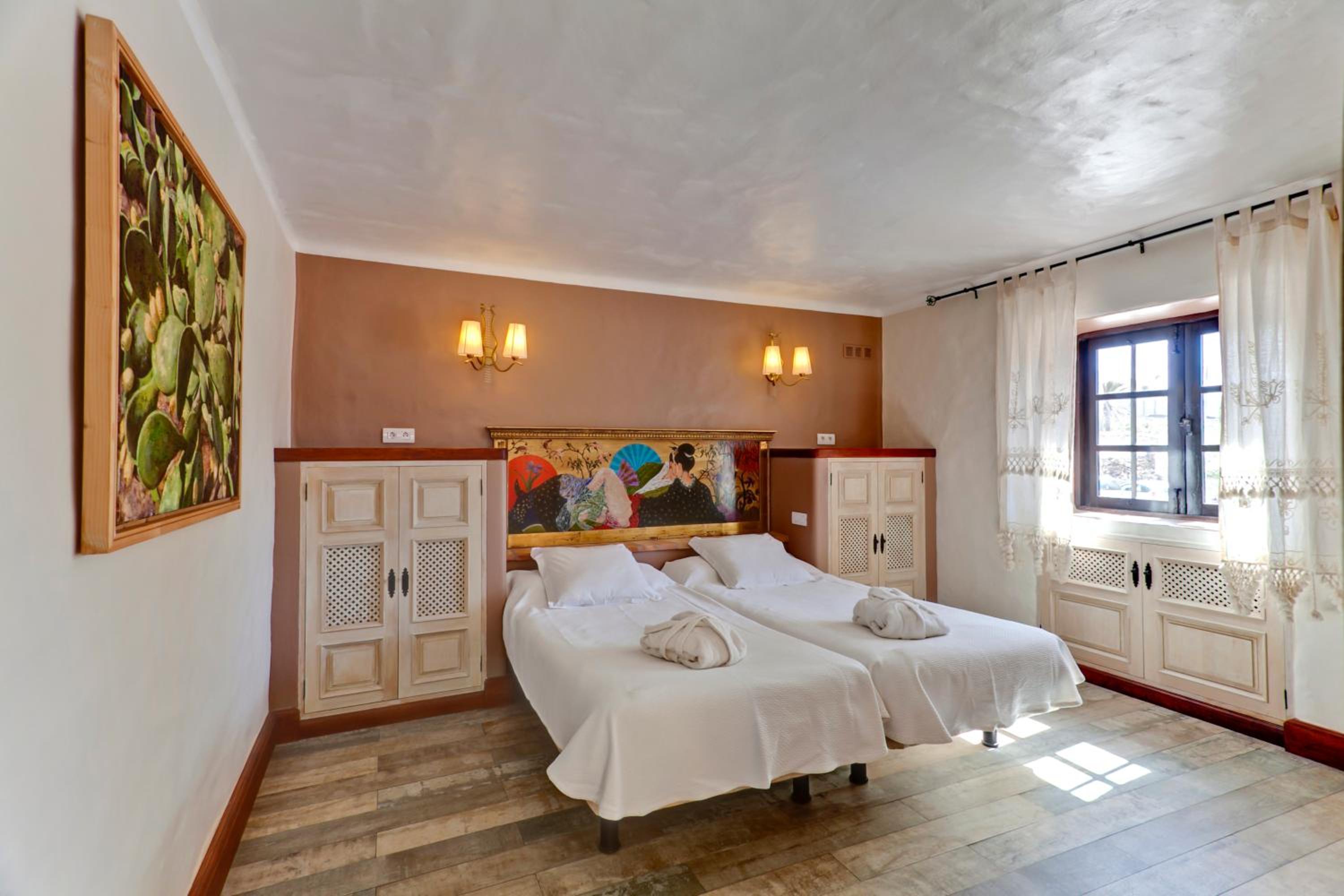 Double or Twin Room - Photo 4