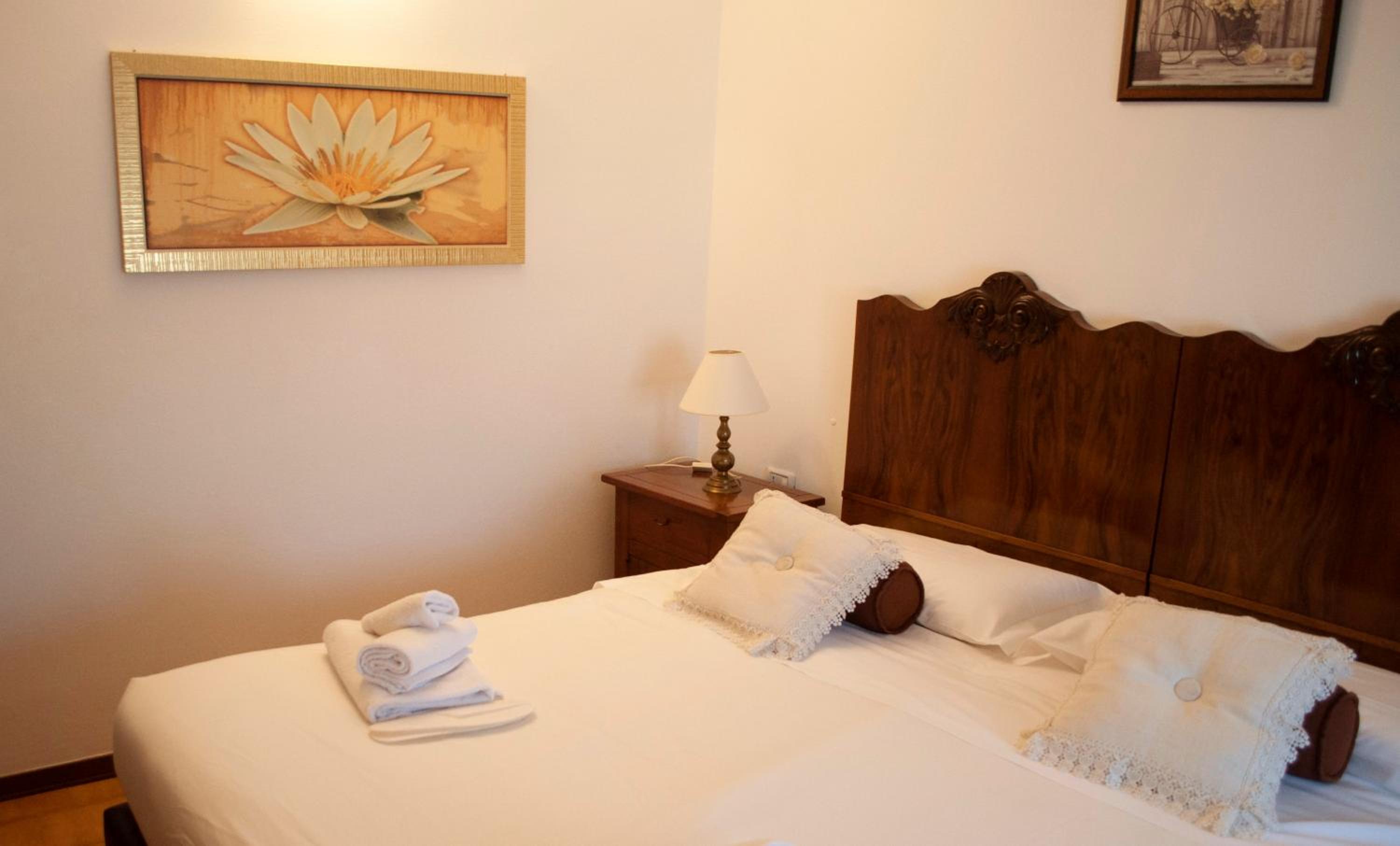 Double or Twin Room - Photo 9