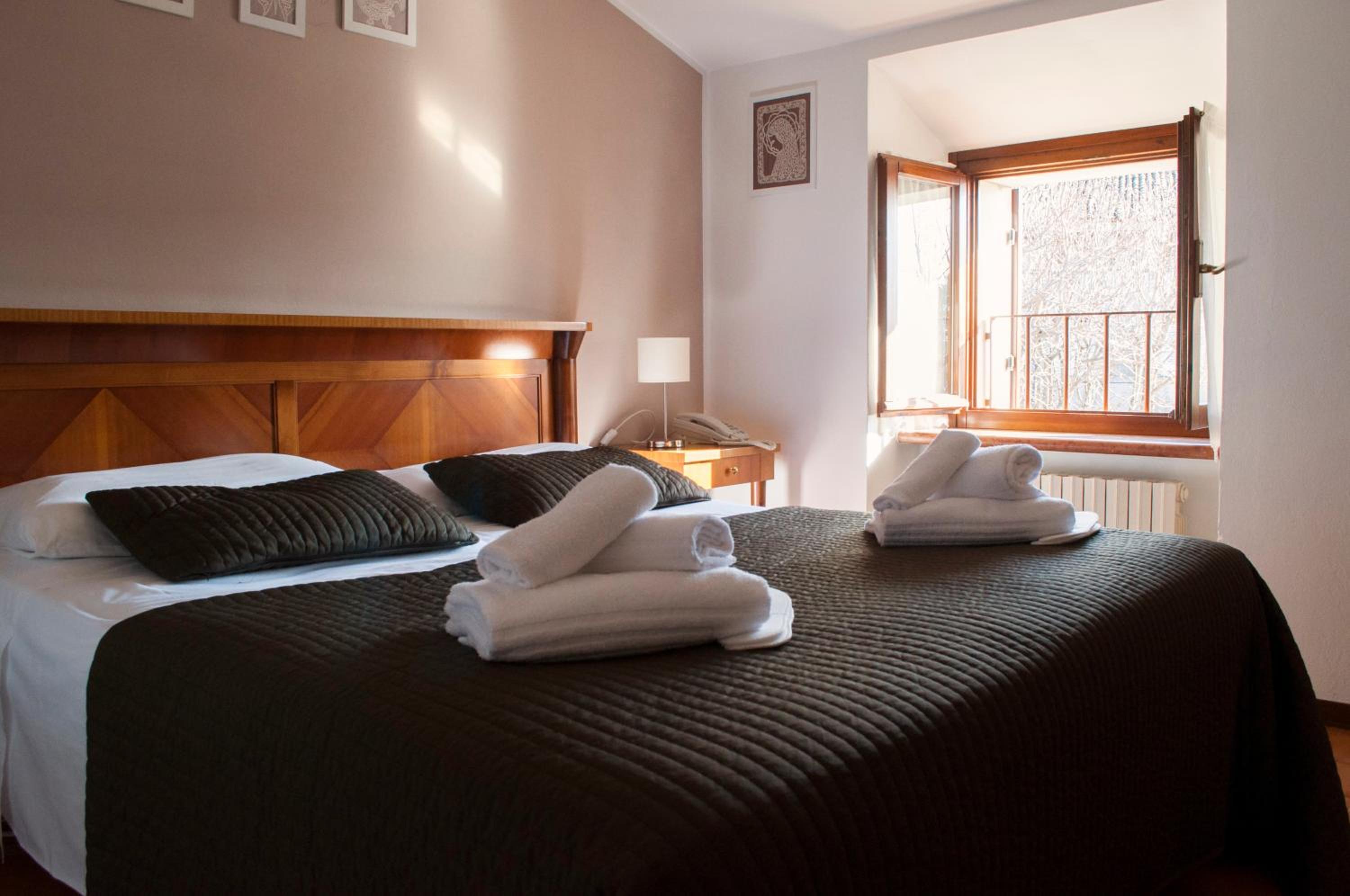 Double or Twin Room - Photo 14