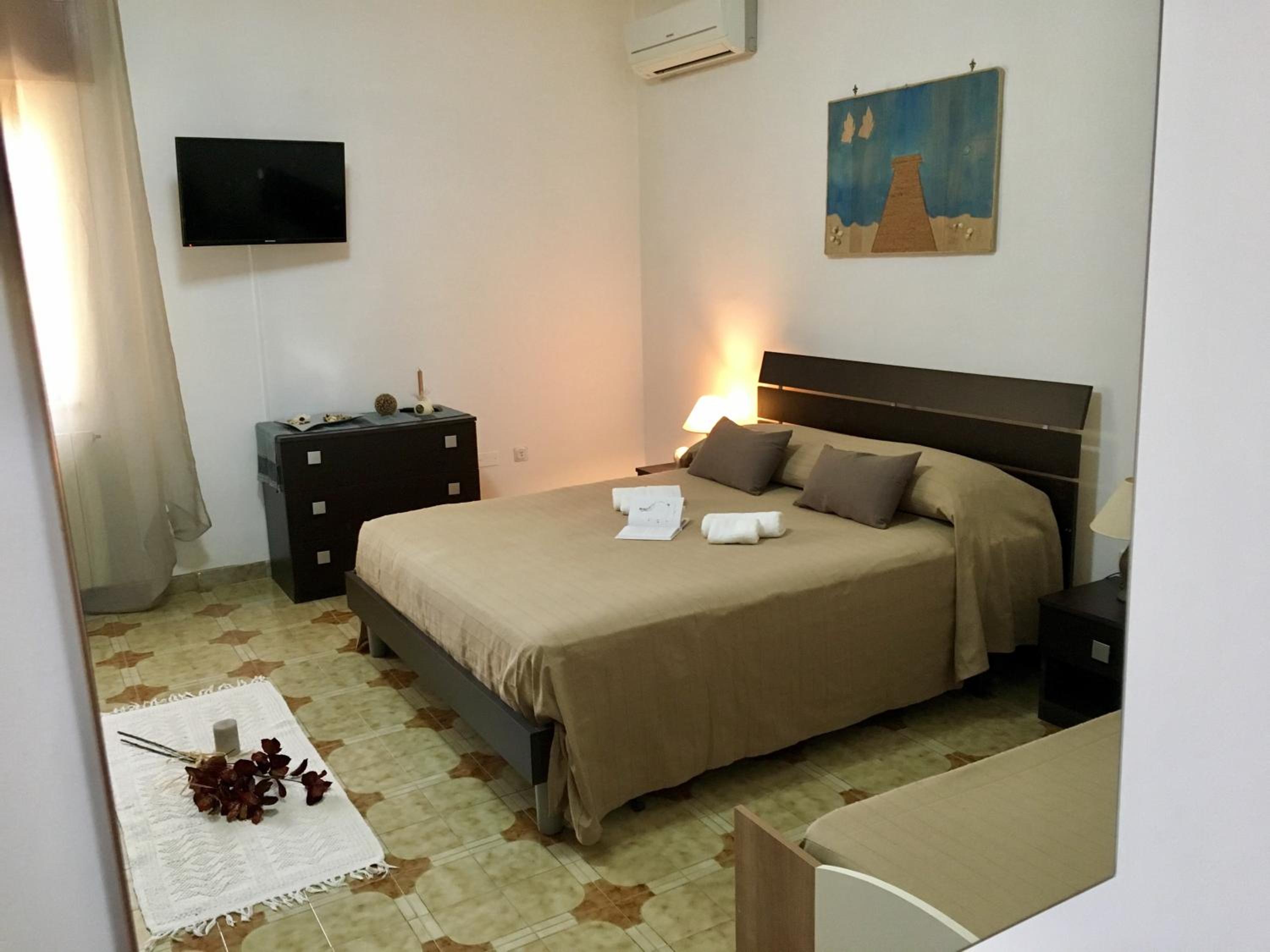 Family Room with Private Bathroom - Photo 13