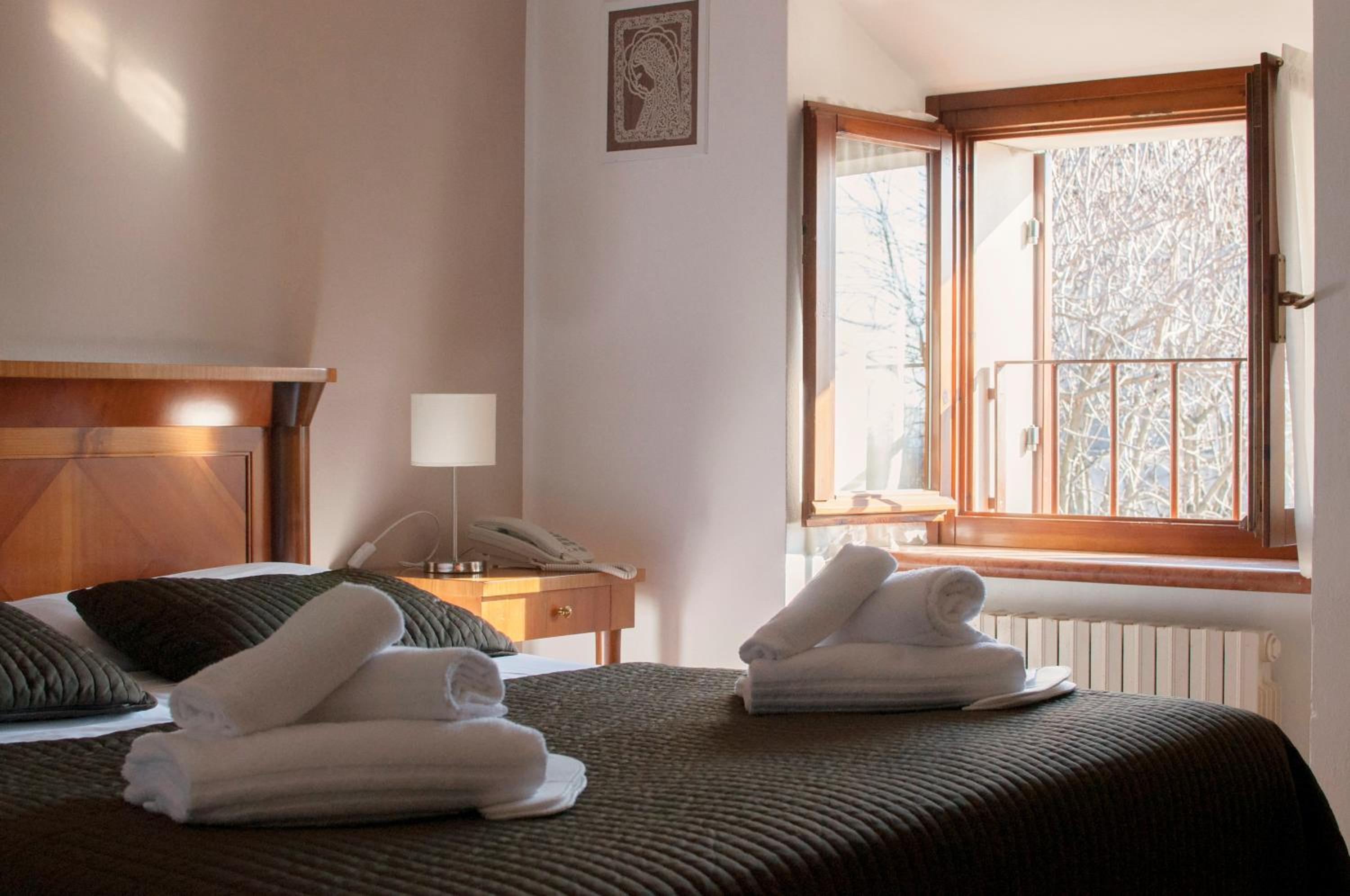 Double or Twin Room - Photo 7
