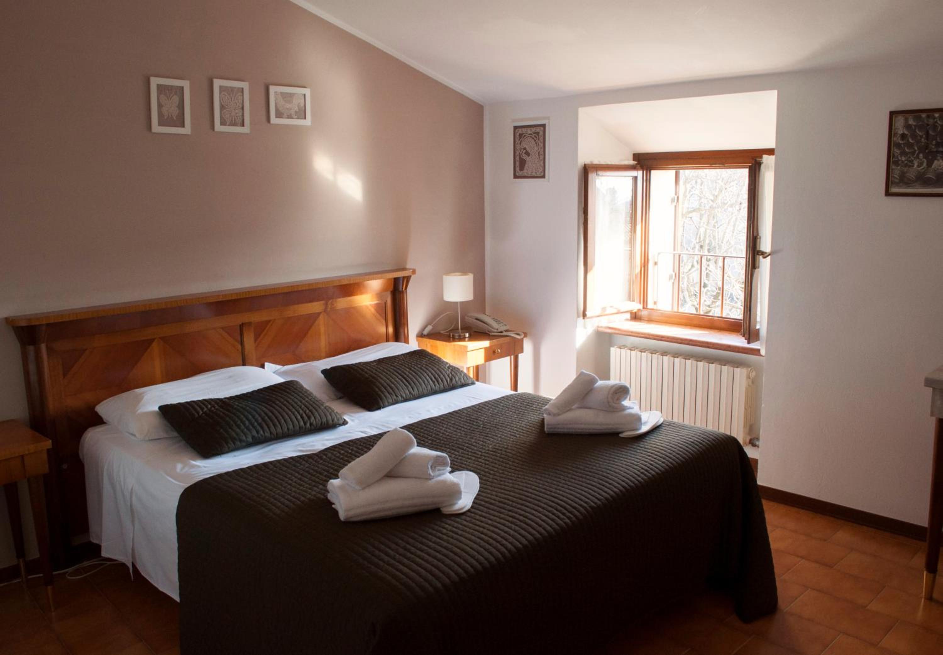 Double or Twin Room - Photo 6