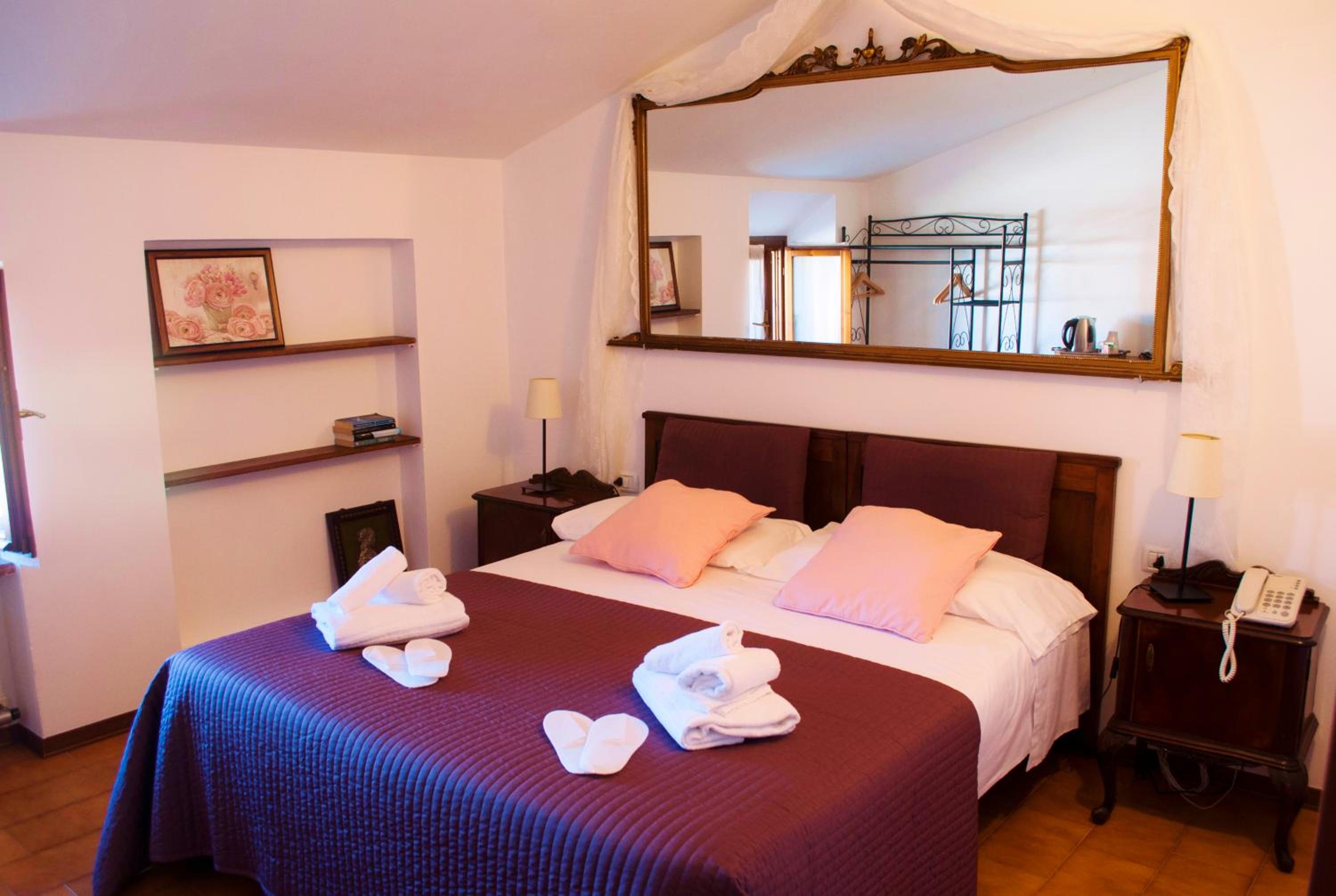 Double or Twin Room - Photo 13
