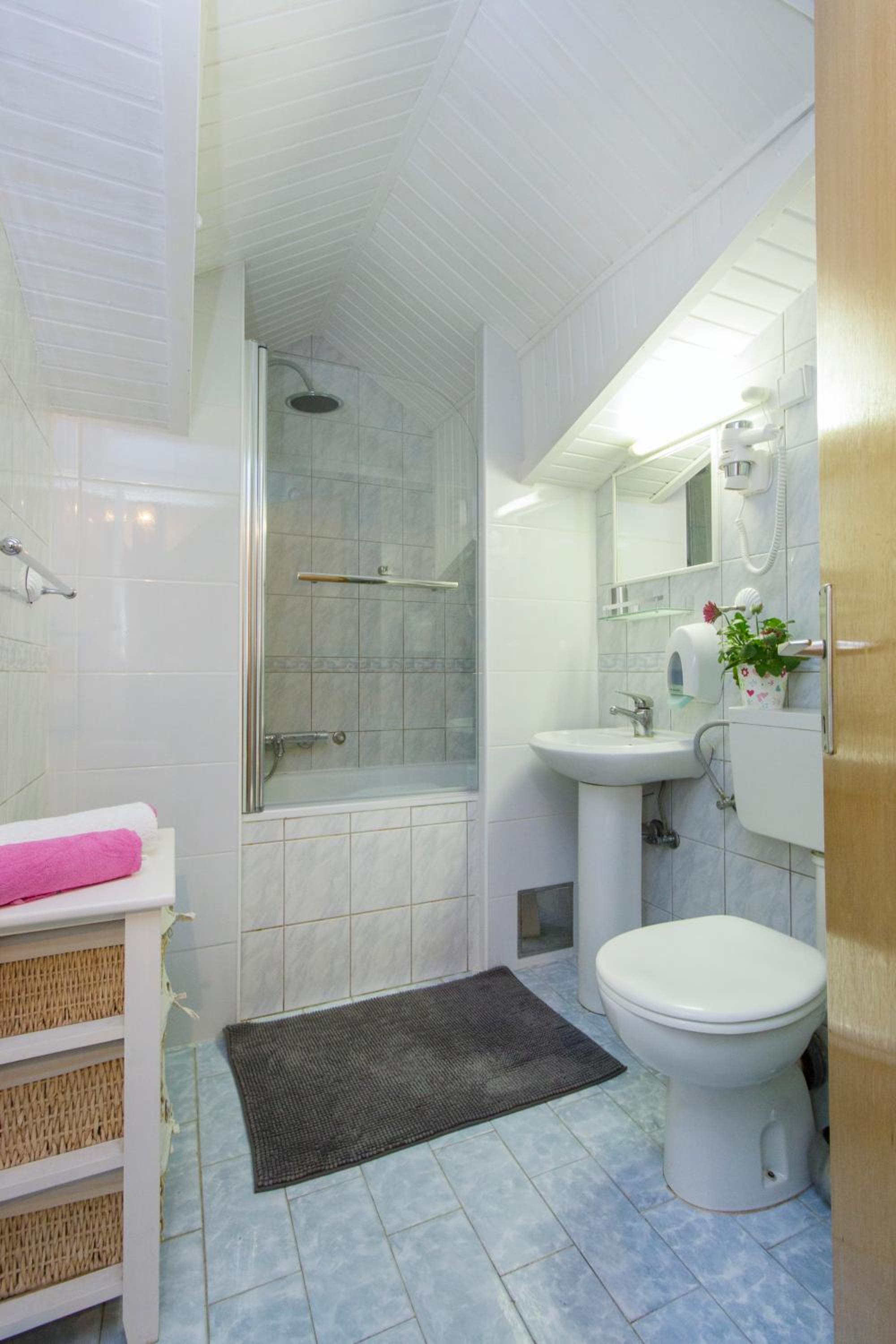 Quadruple Room with Terrace - Photo 10