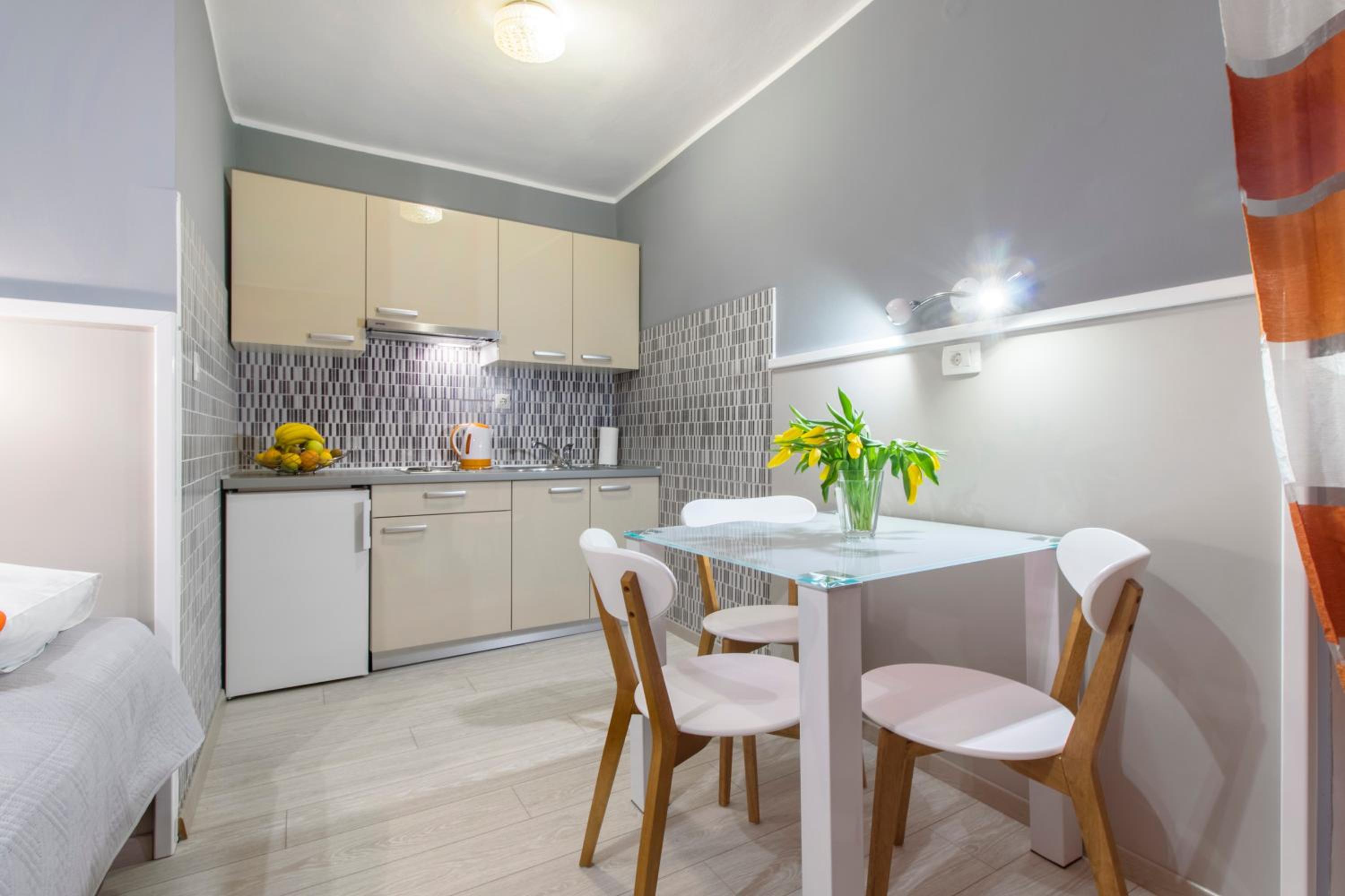 Studio Apartment - Photo 25