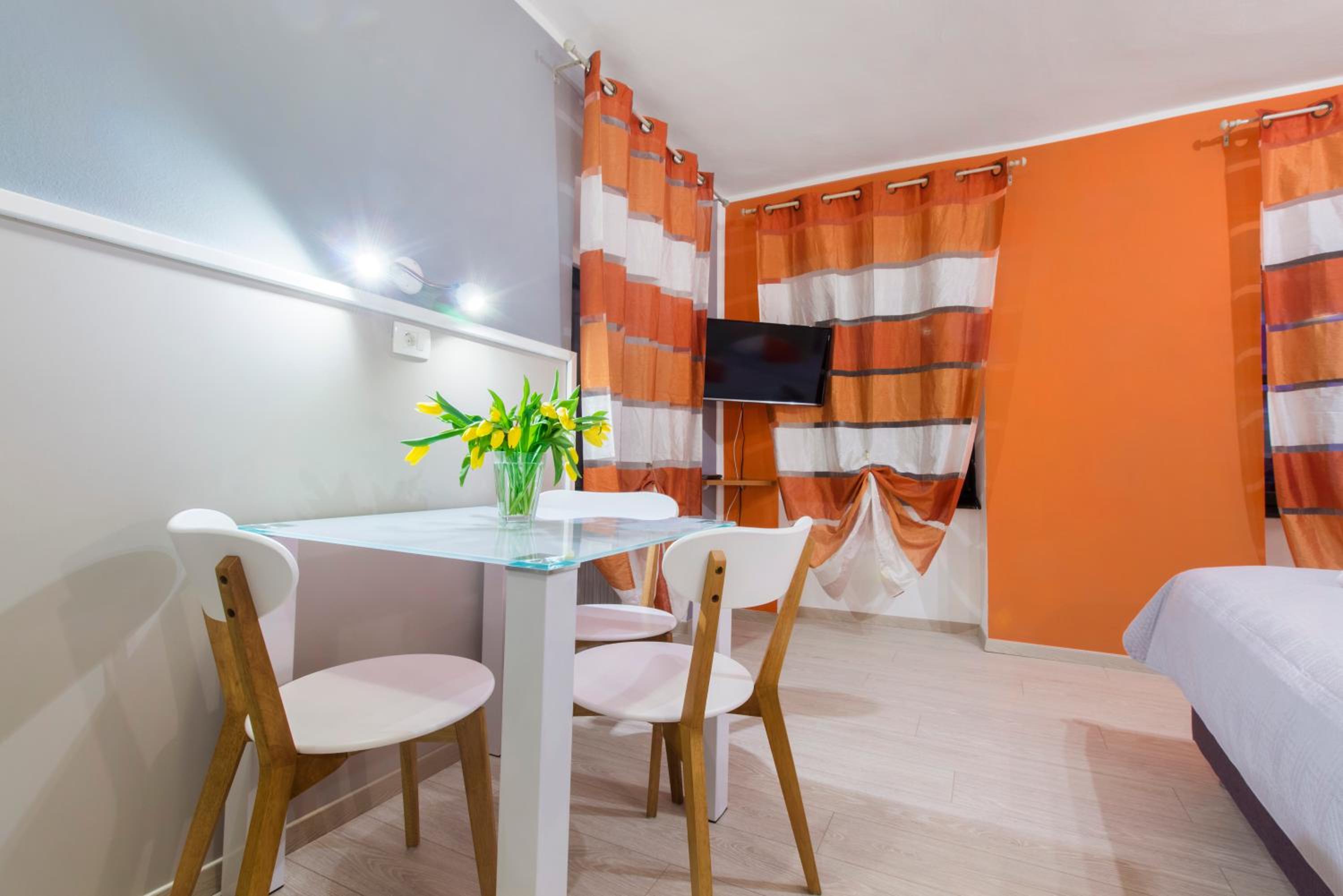 Studio Apartment - Photo 8