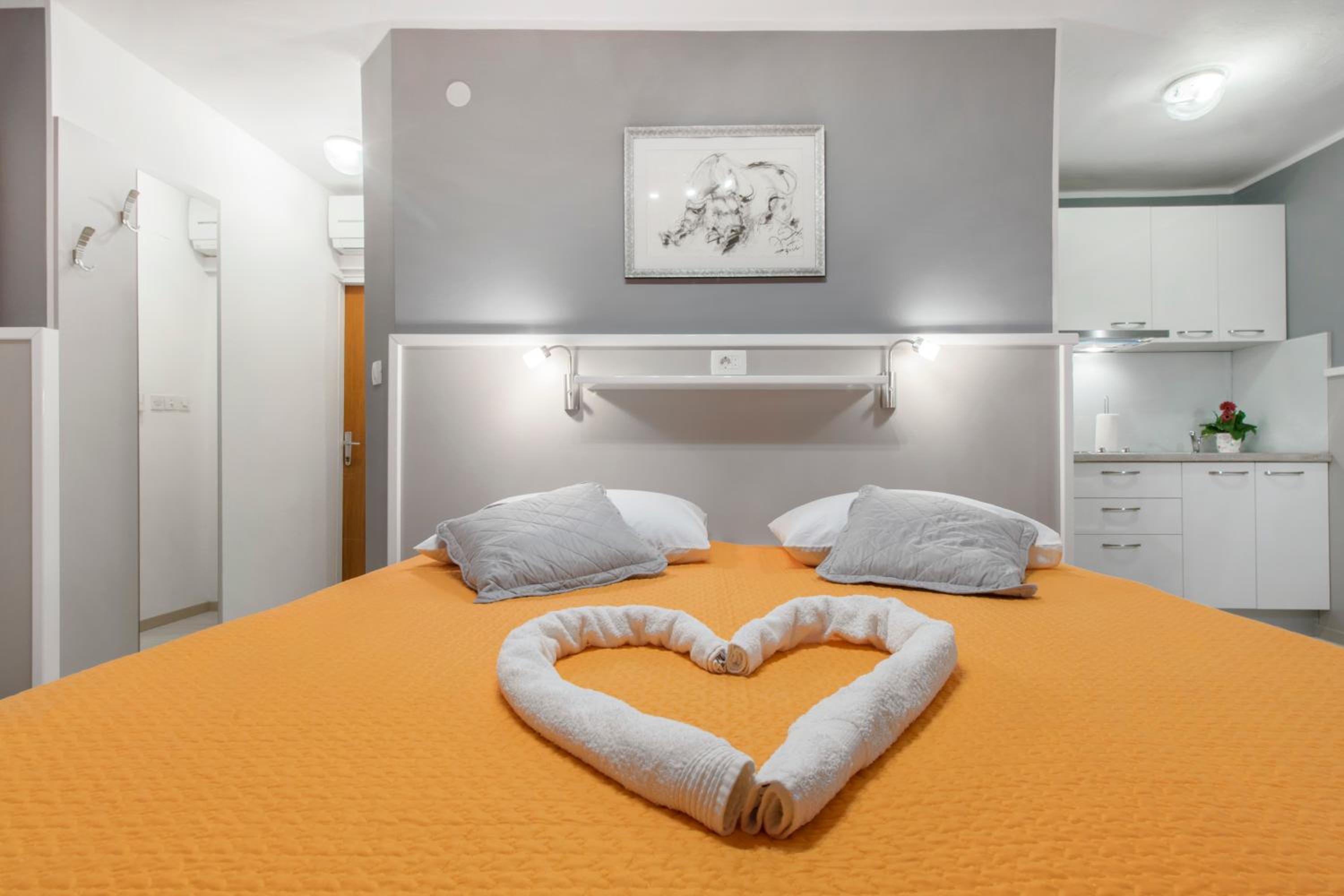 Studio Apartment - Photo 10