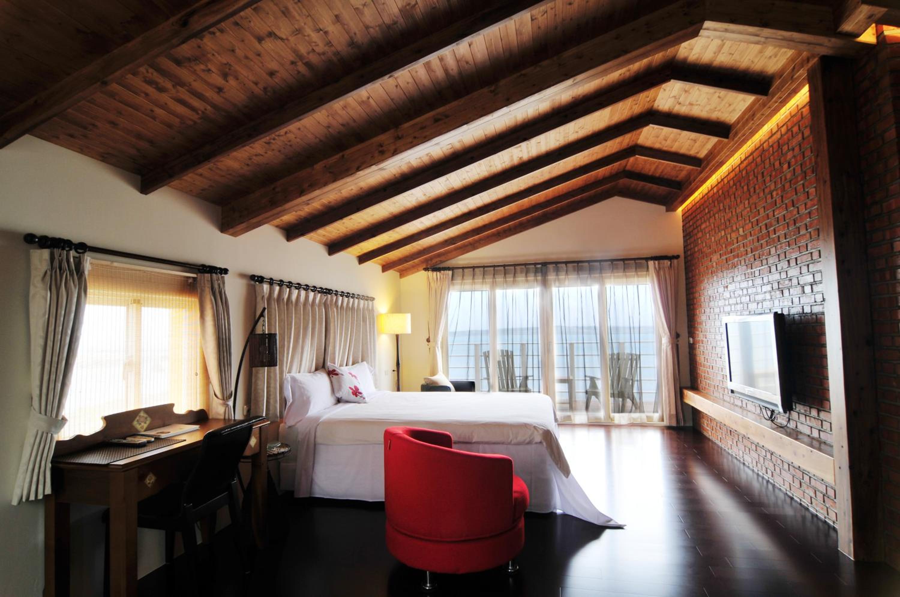 Deluxe Double Room with Balcony and Sea View Second Floor - Photo 9