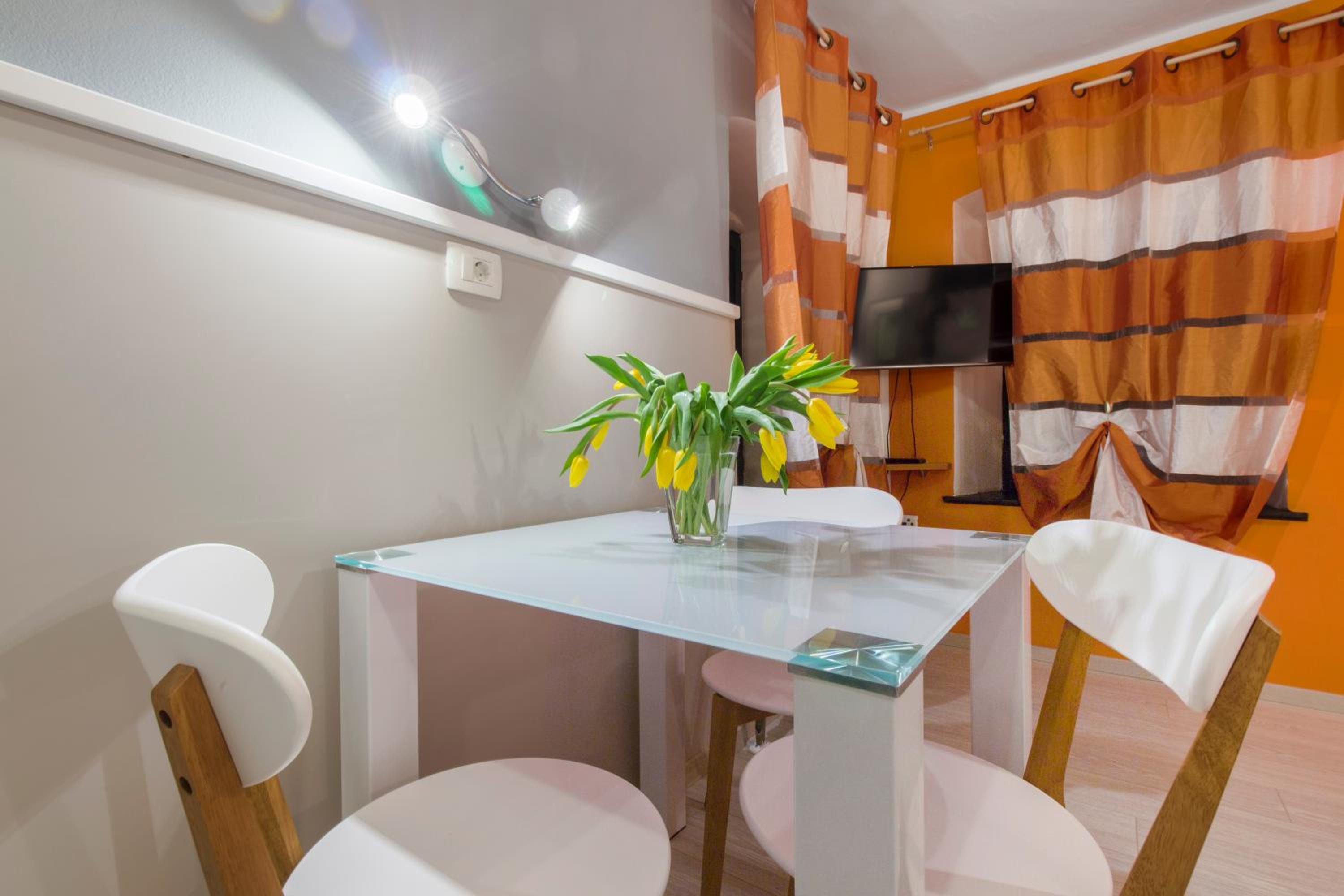 Studio Apartment - Photo 18