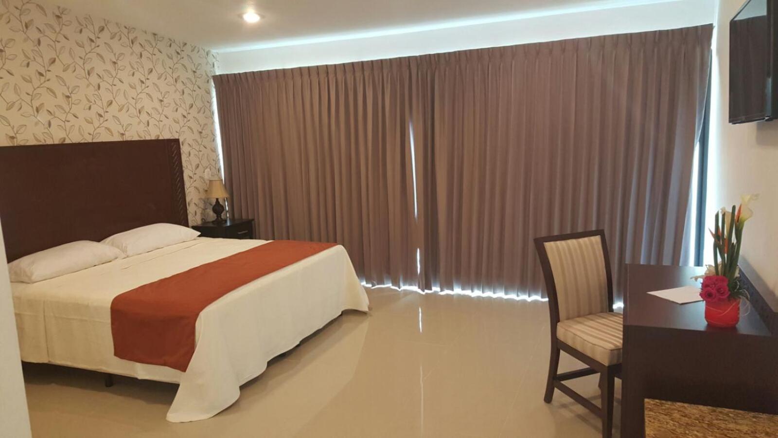 Deluxe King Room photo 2