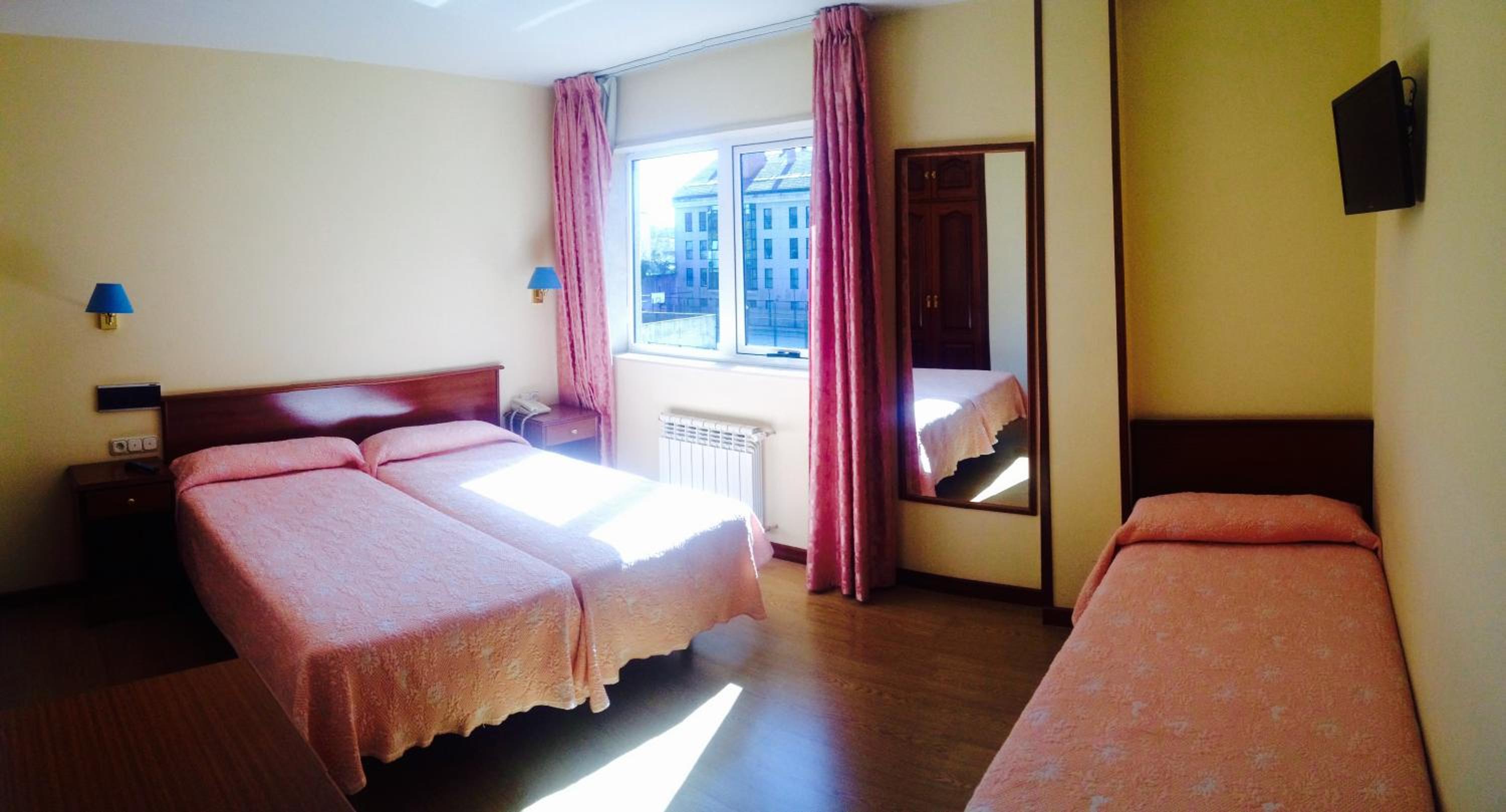 Habitación Triple con Baño Privado