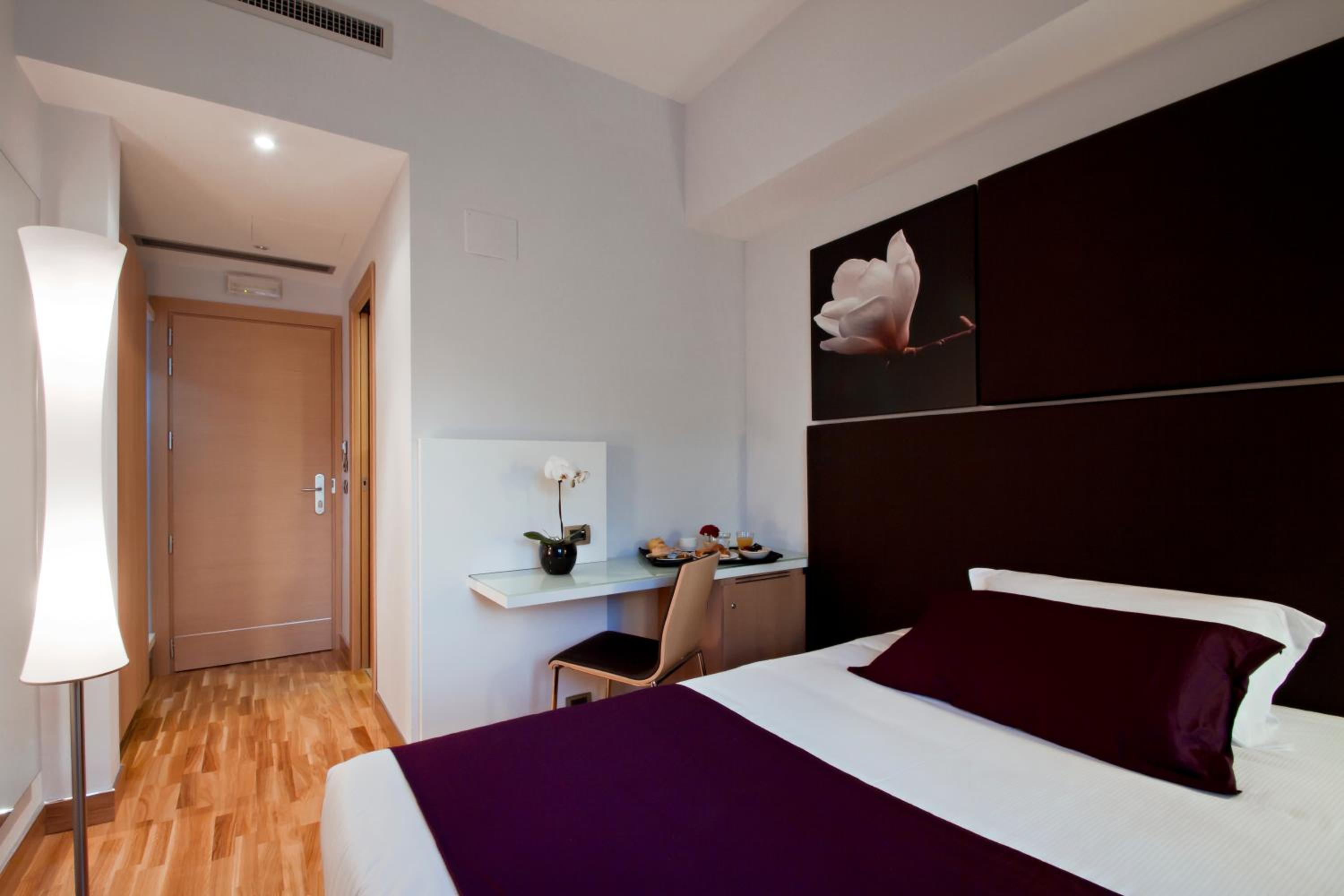 Small Double Room photo 1