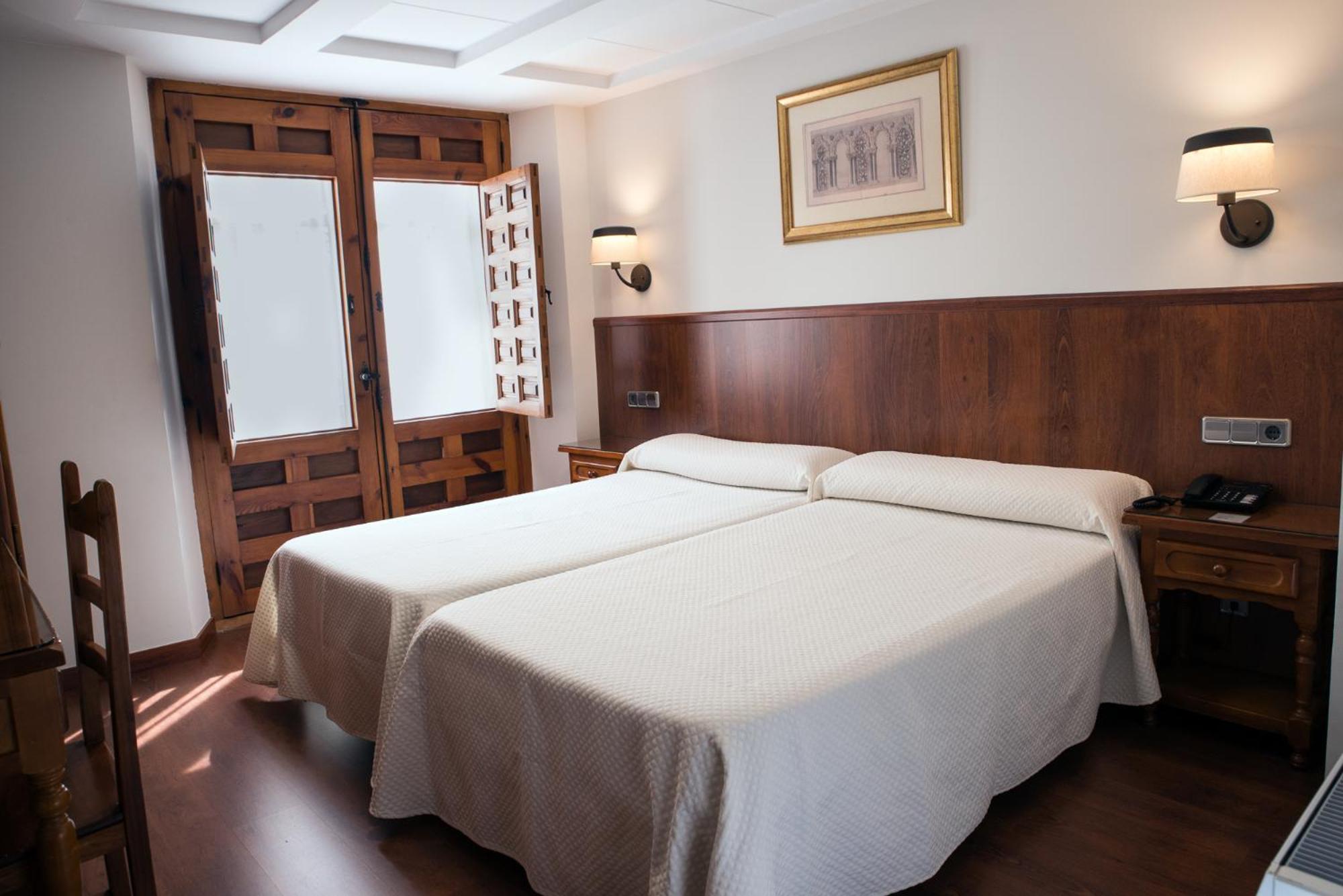 Classic Double or Twin Room - Photo 20